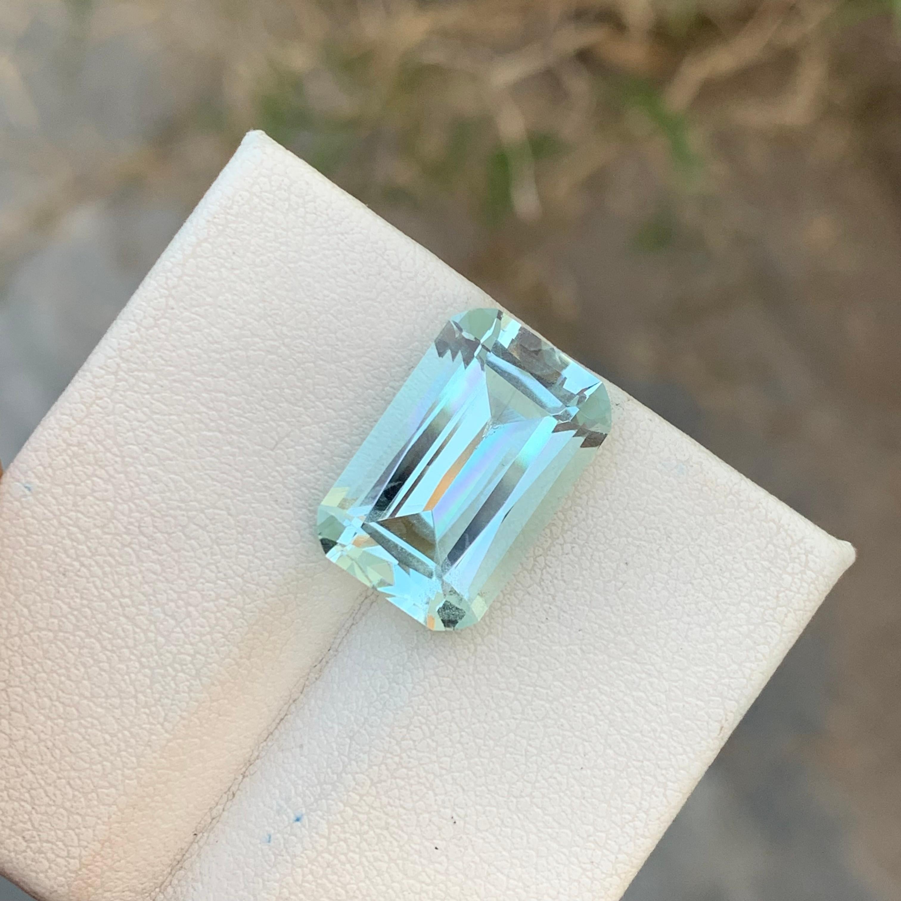 9.45 Carat Huge Natural Loose Aquamarine Emerald Shape Gem For Necklace  For Sale 3