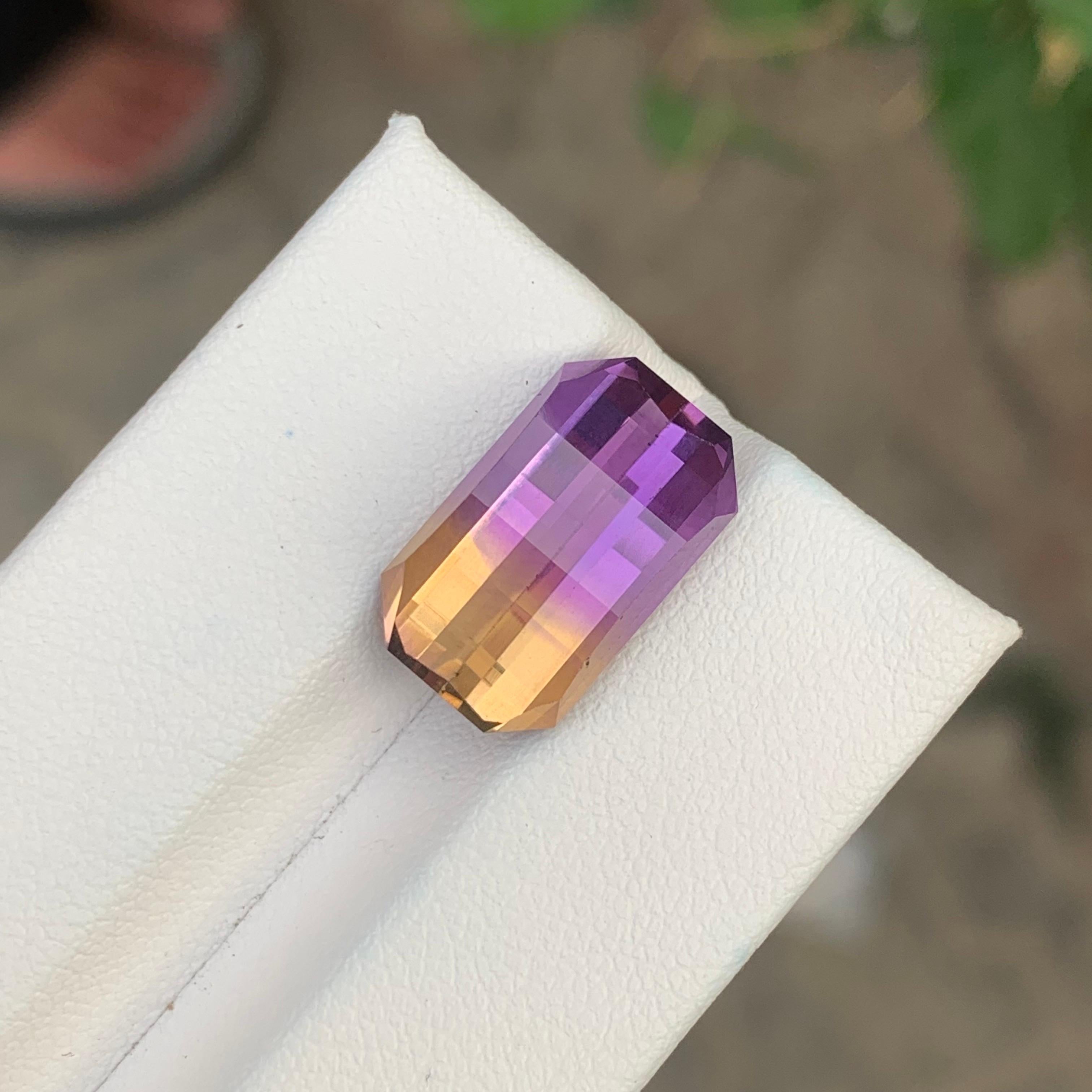 Facettierter Ametrin

Gewicht: 9,45 Karat
Abmessung: 15.8 x 9.4 x 8.1 Mm
Die Form: Smaragd
Farbe: Lila & Gelb
Behandlung: Nicht
Zertifikat: Auf Kundenwunsch
.
Der Ametrin ist ein einzigartiger und auffälliger Edelstein, der sowohl Amethyst als auch