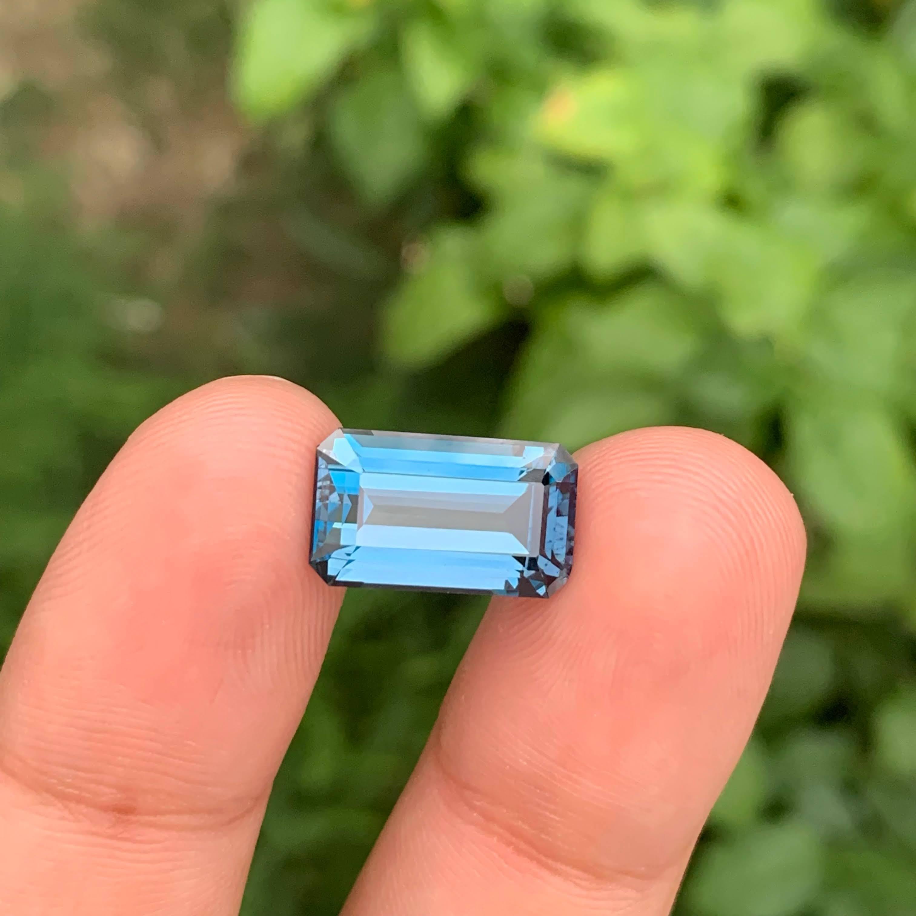 9,45 Carati Nature sciolti Topazio Blu di Londra Pietra africana taglio smeraldo in vendita 4