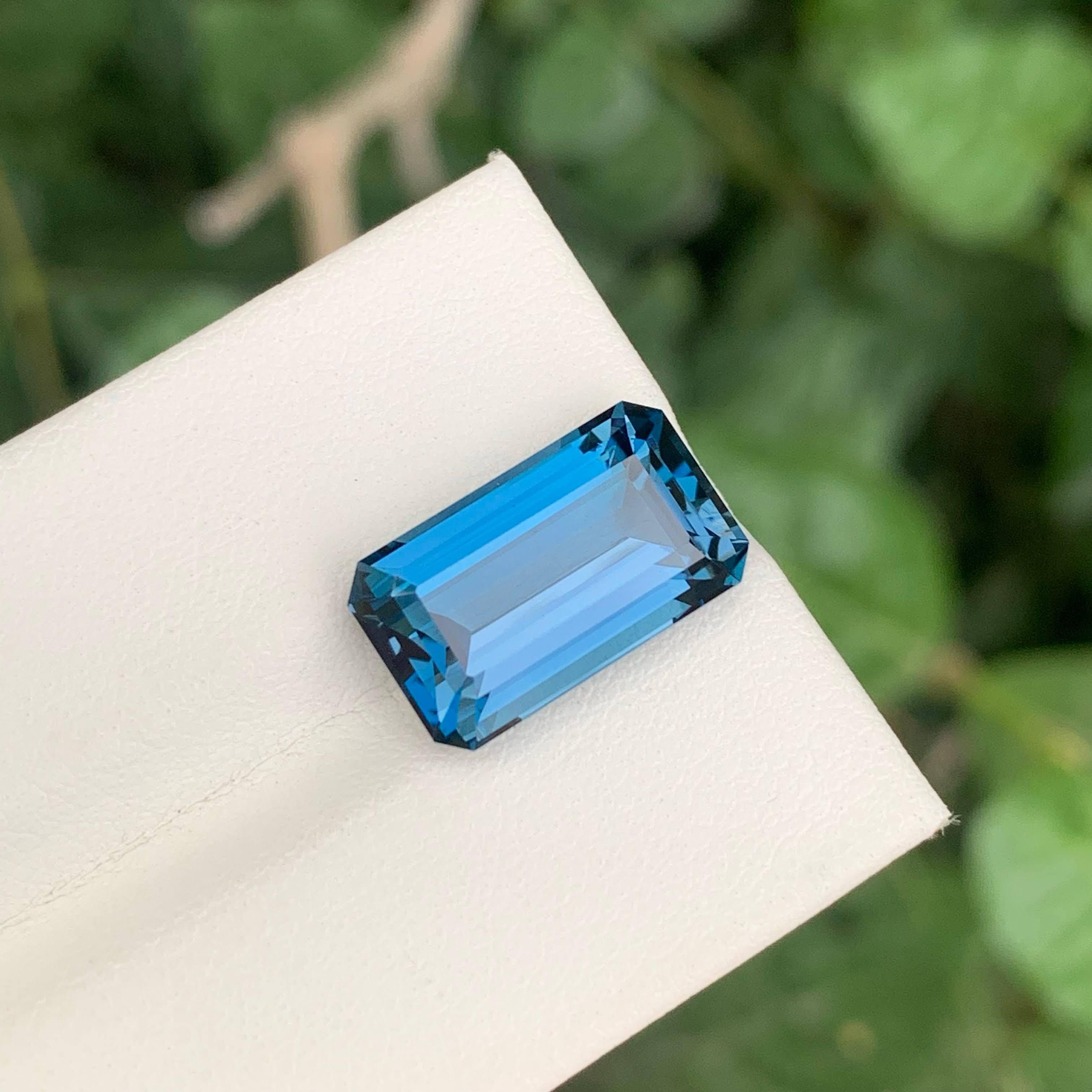 9,45 Carati Nature sciolti Topazio Blu di Londra Pietra africana taglio smeraldo in vendita 5