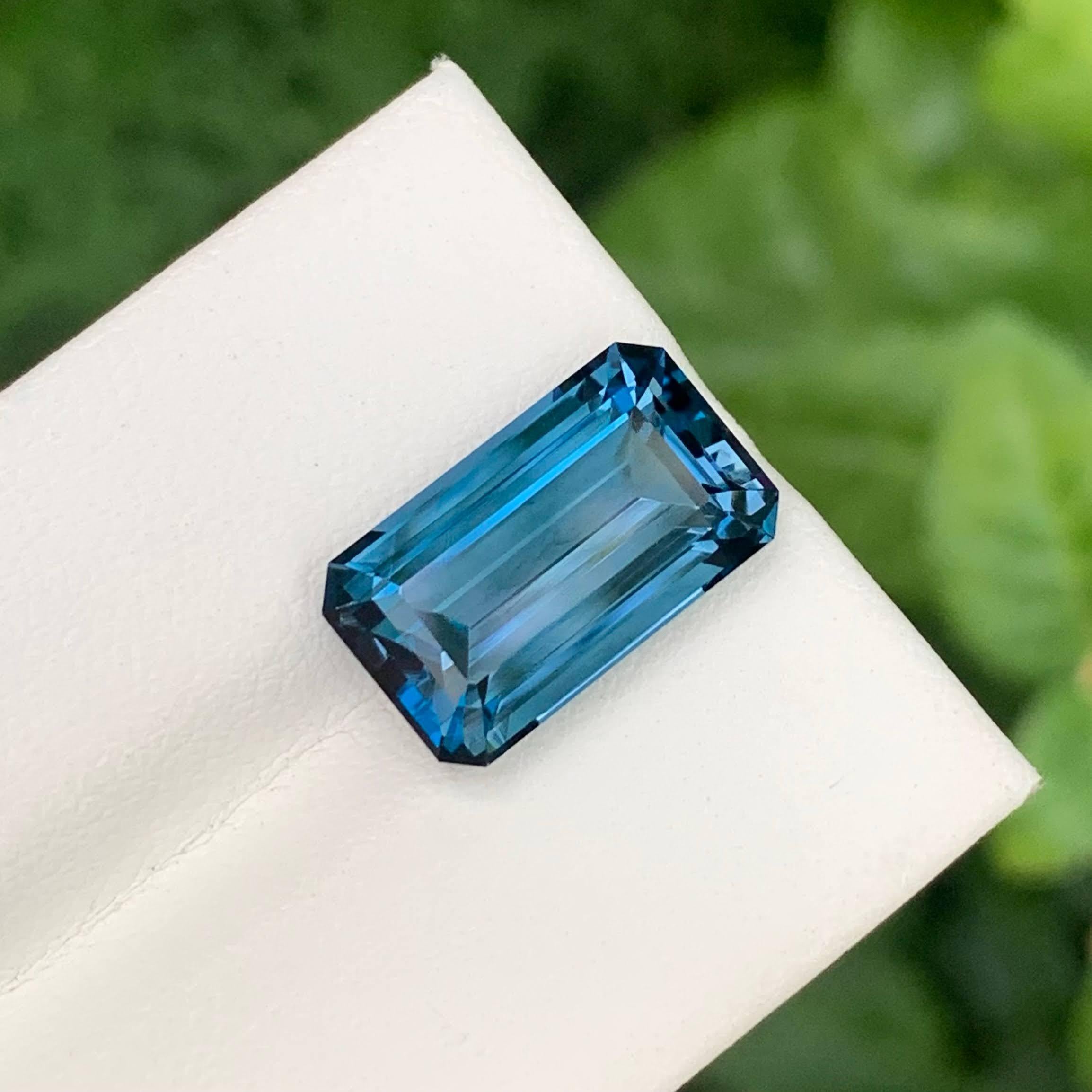 Taglio smeraldo 9,45 Carati Nature sciolti Topazio Blu di Londra Pietra africana taglio smeraldo in vendita