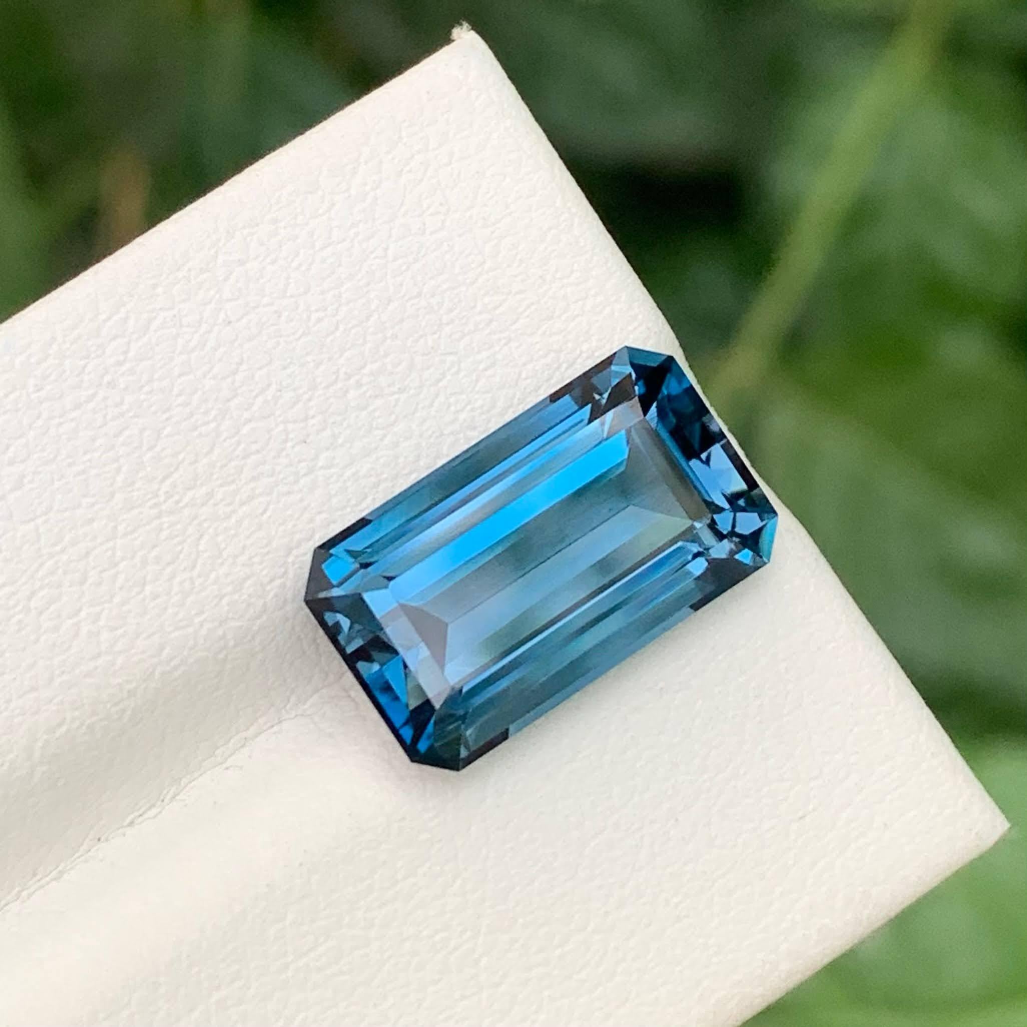 da uomo o donna 9,45 Carati Nature sciolti Topazio Blu di Londra Pietra africana taglio smeraldo in vendita