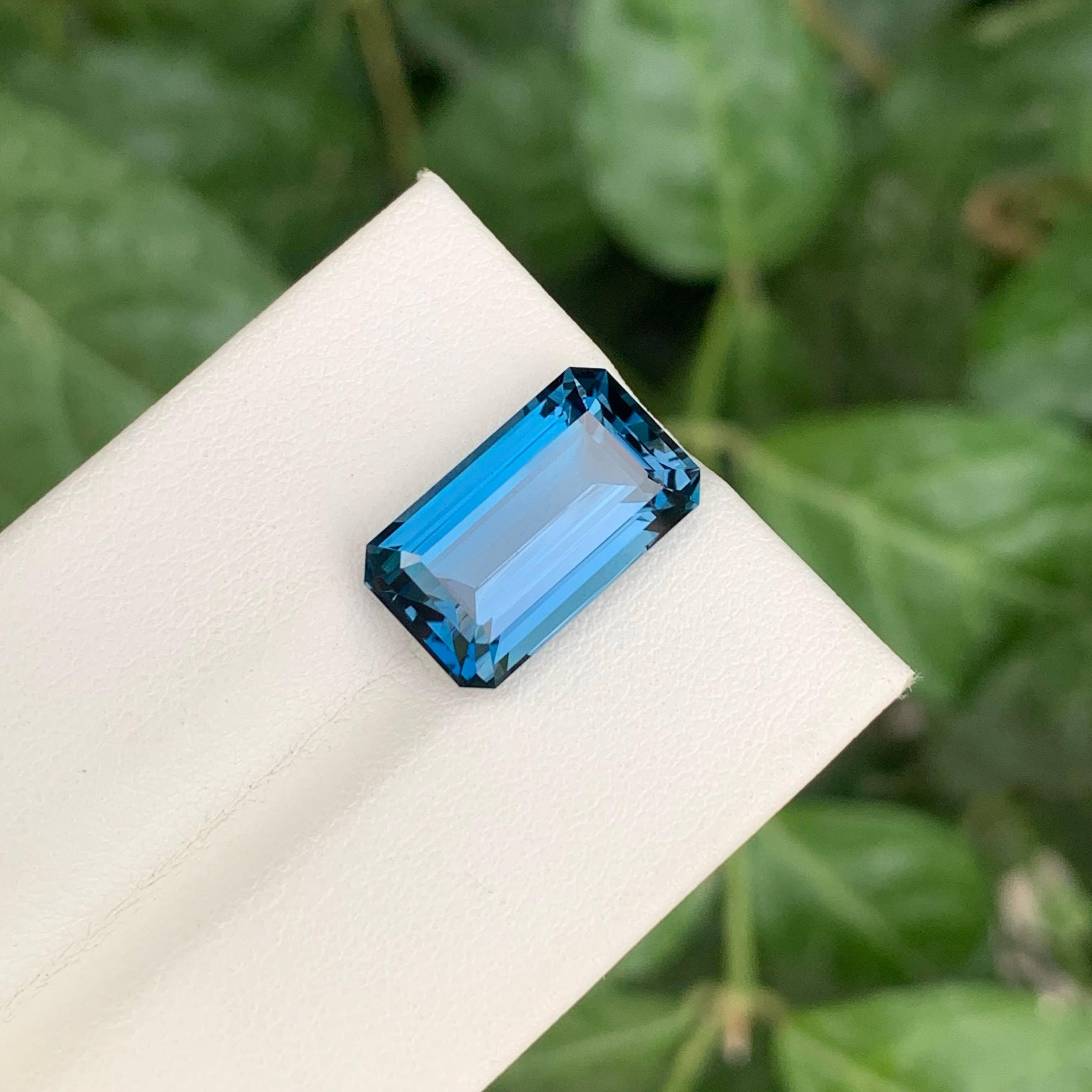 9,45 Carati Nature sciolti Topazio Blu di Londra Pietra africana taglio smeraldo in vendita 1