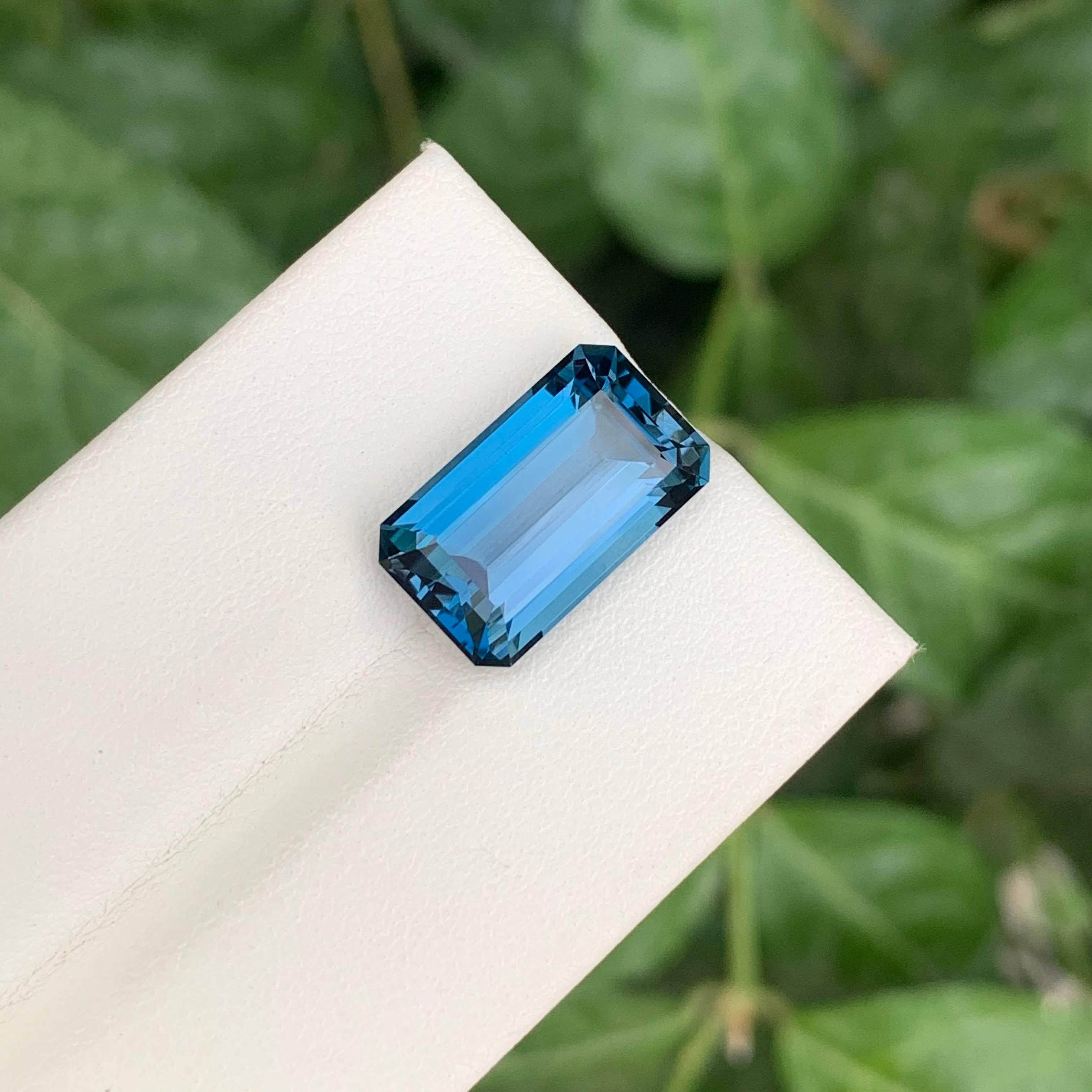 9,45 Carati Nature sciolti Topazio Blu di Londra Pietra africana taglio smeraldo in vendita 2