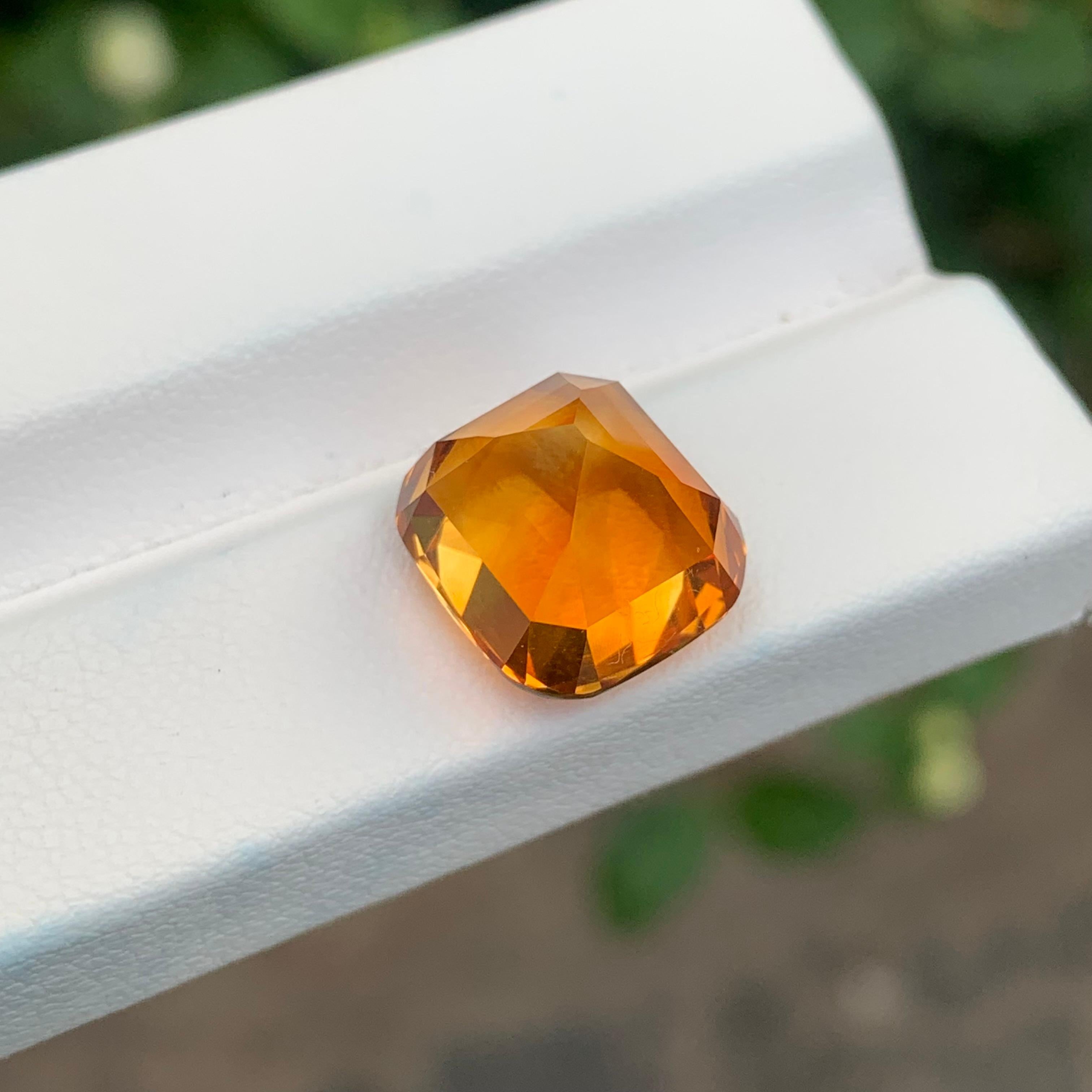 Citrine Maderia en vrac
Poids : 9,45 carats
Dimension : 12,4 x 11,4 x 9,9 mm
Forme : Coussin
Couleur : Orange
Origine : Brésil
Certificat : Sur demande
.
La citrine de Madère est l'une des variétés de citrine les plus prisées, célèbre pour sa
