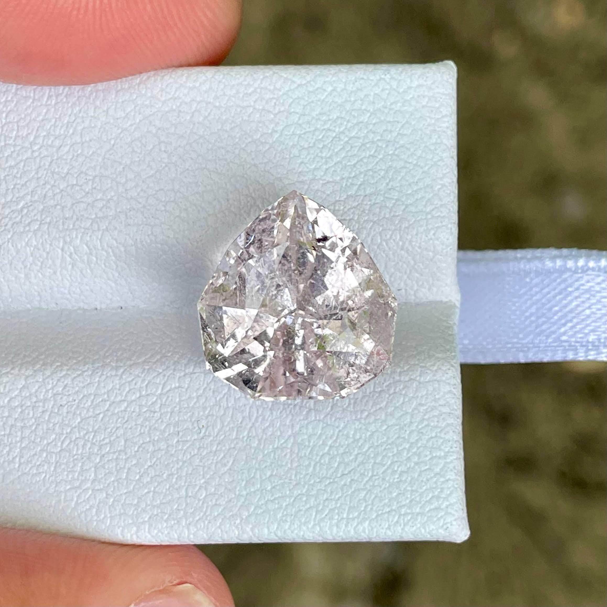Modern 9.45 carats Morganite Stone Triangular Shape Natural Afghan Gemstone For Sale