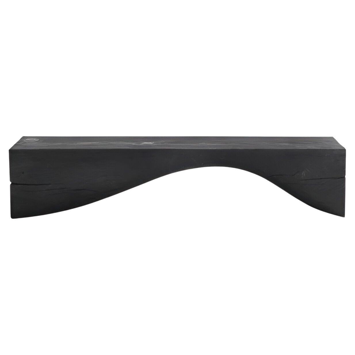 Découvrez l'arôme unique du cèdre parfumé Vulcano avec ce banc sculpté dans une seule pièce de bois. Sa gracieuse base arquée sous l'assise magnifie les grains exquis du bois et les variations de couleurs naturelles.
Ce banc convient à une