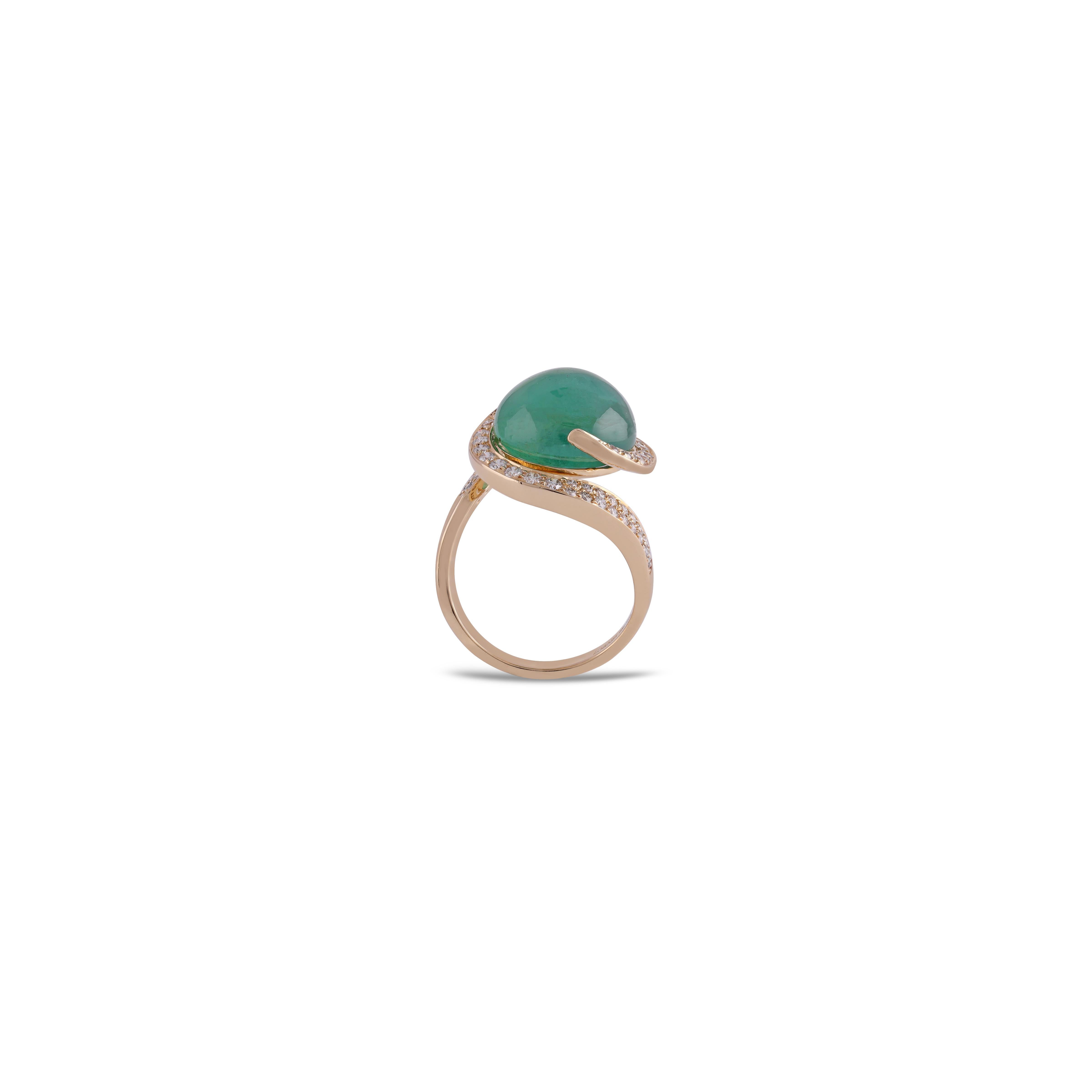 Contemporary 9.46 Carat Clear Zambian Emerald & Diamond Cluster Ring in 18 Karat Gold For Sale