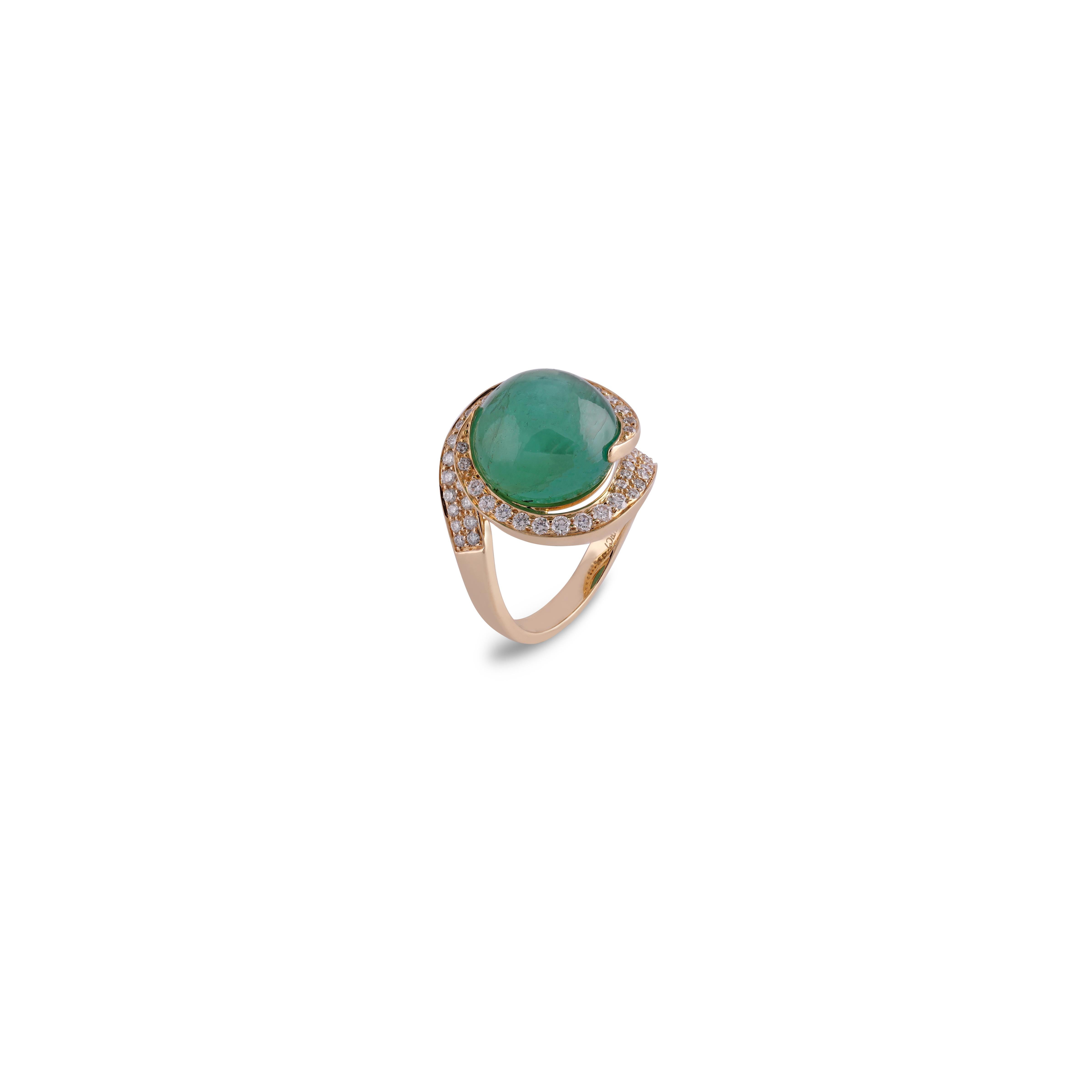 Cabochon 9.46 Carat Clear Zambian Emerald & Diamond Cluster Ring in 18 Karat Gold For Sale