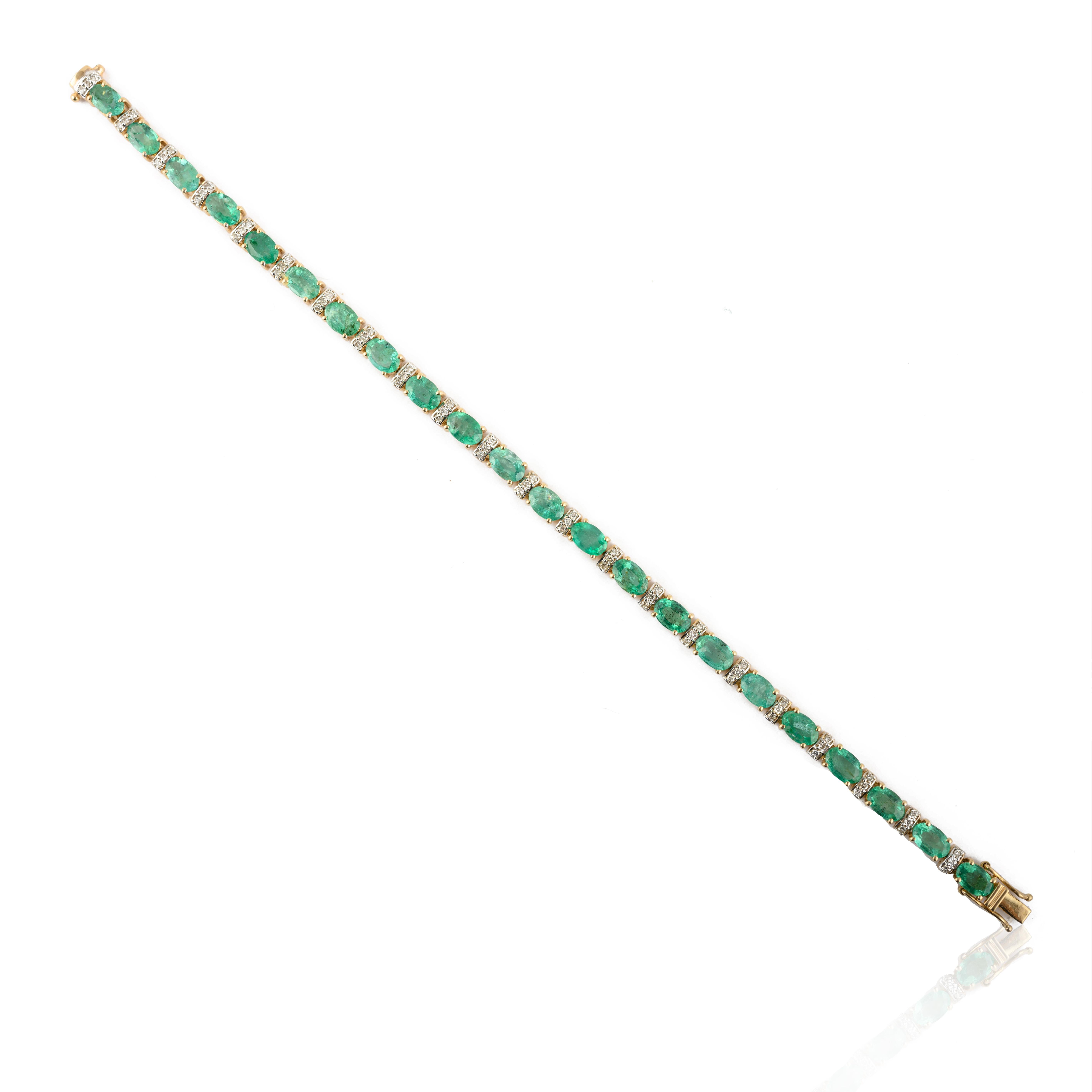 Contemporary 9.46 Carats Natural Green Emerald and Diamond Tennis Bracelet 14k Yellow Gold For Sale