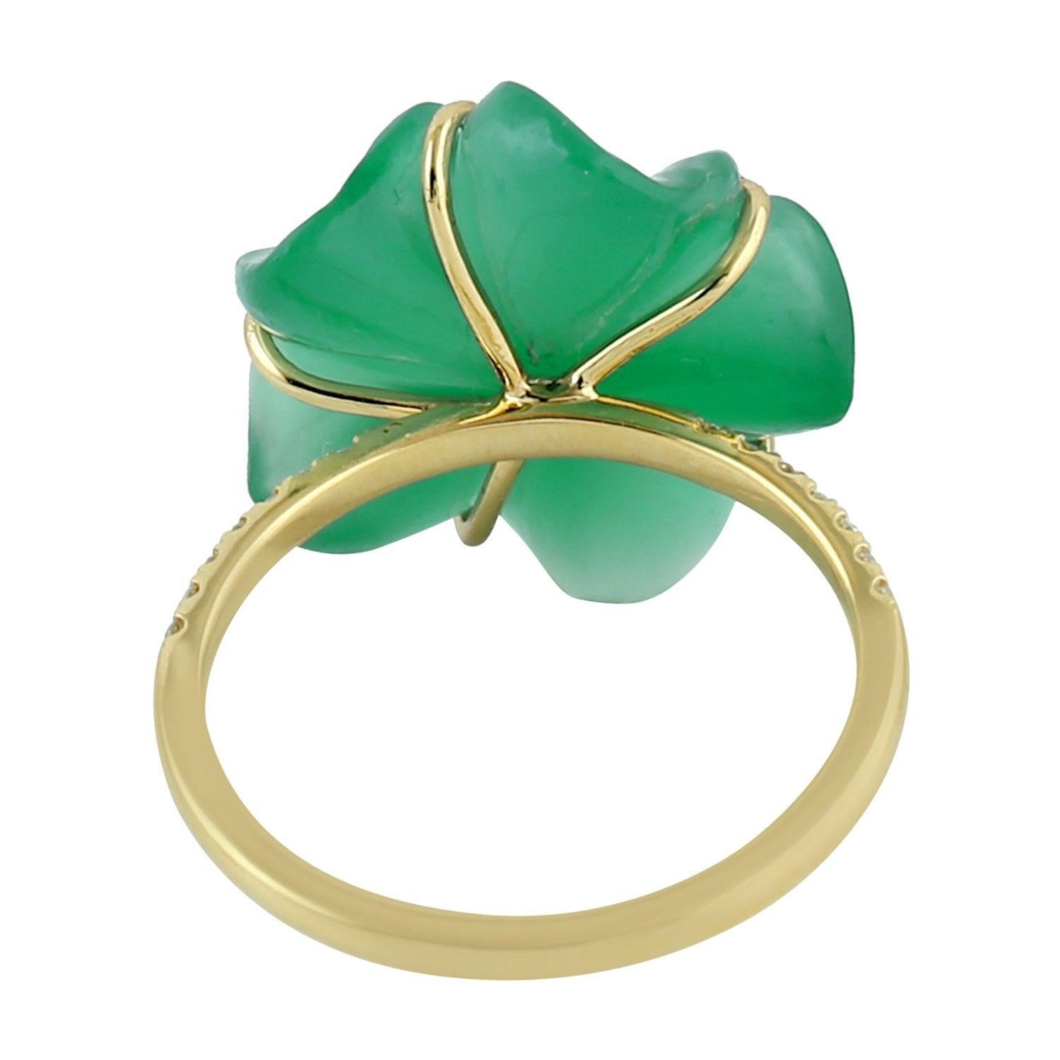 For Sale:  9.47 Carat Carved Onyx Sapphire 18 Karat Gold Flower Ring 3