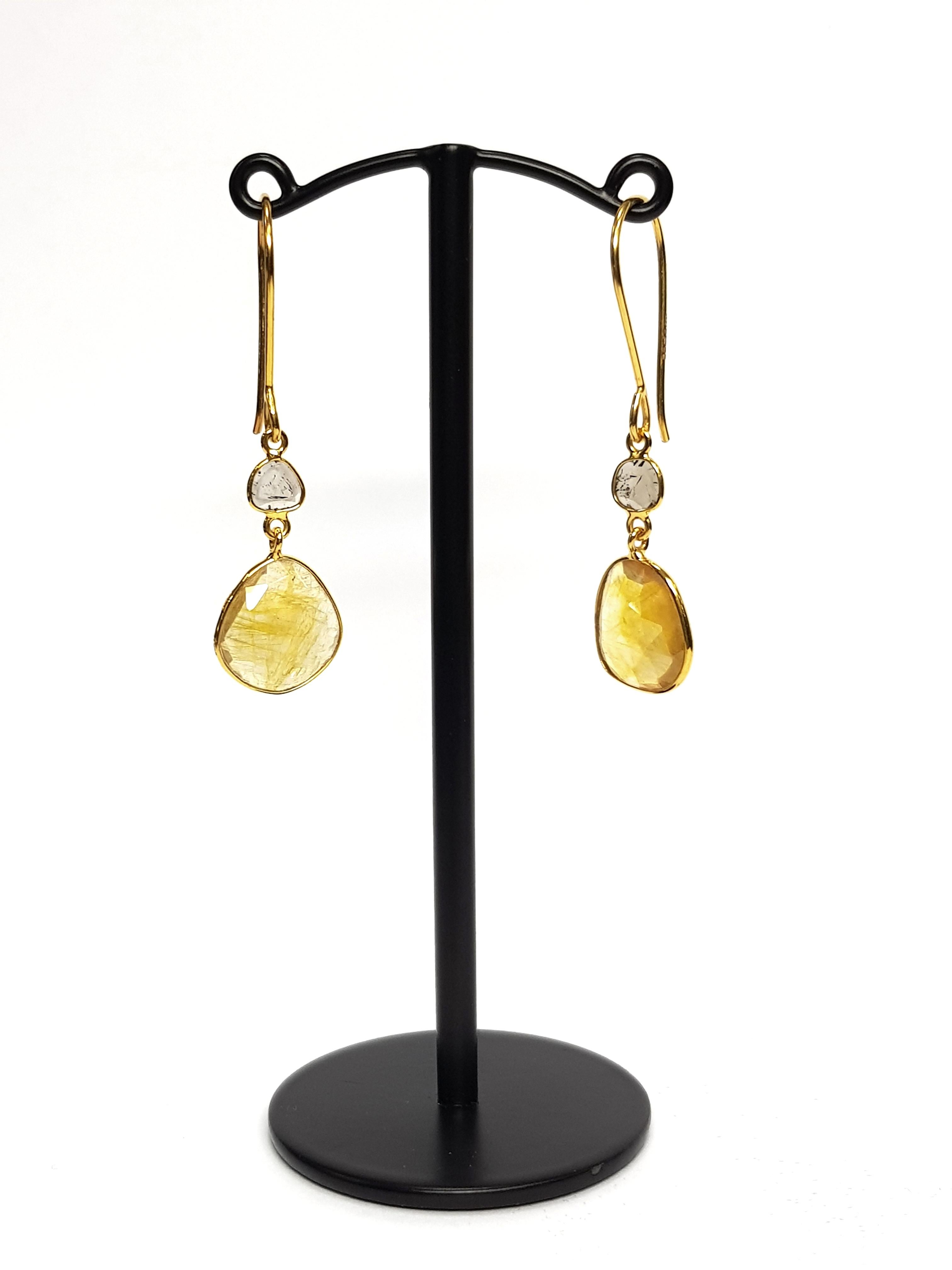 9,47 Karat Rosenschliff Saphir Diamant 18 KT Gelbgold Kunsthandwerkliche Ohrringe  (Zeitgenössisch) im Angebot