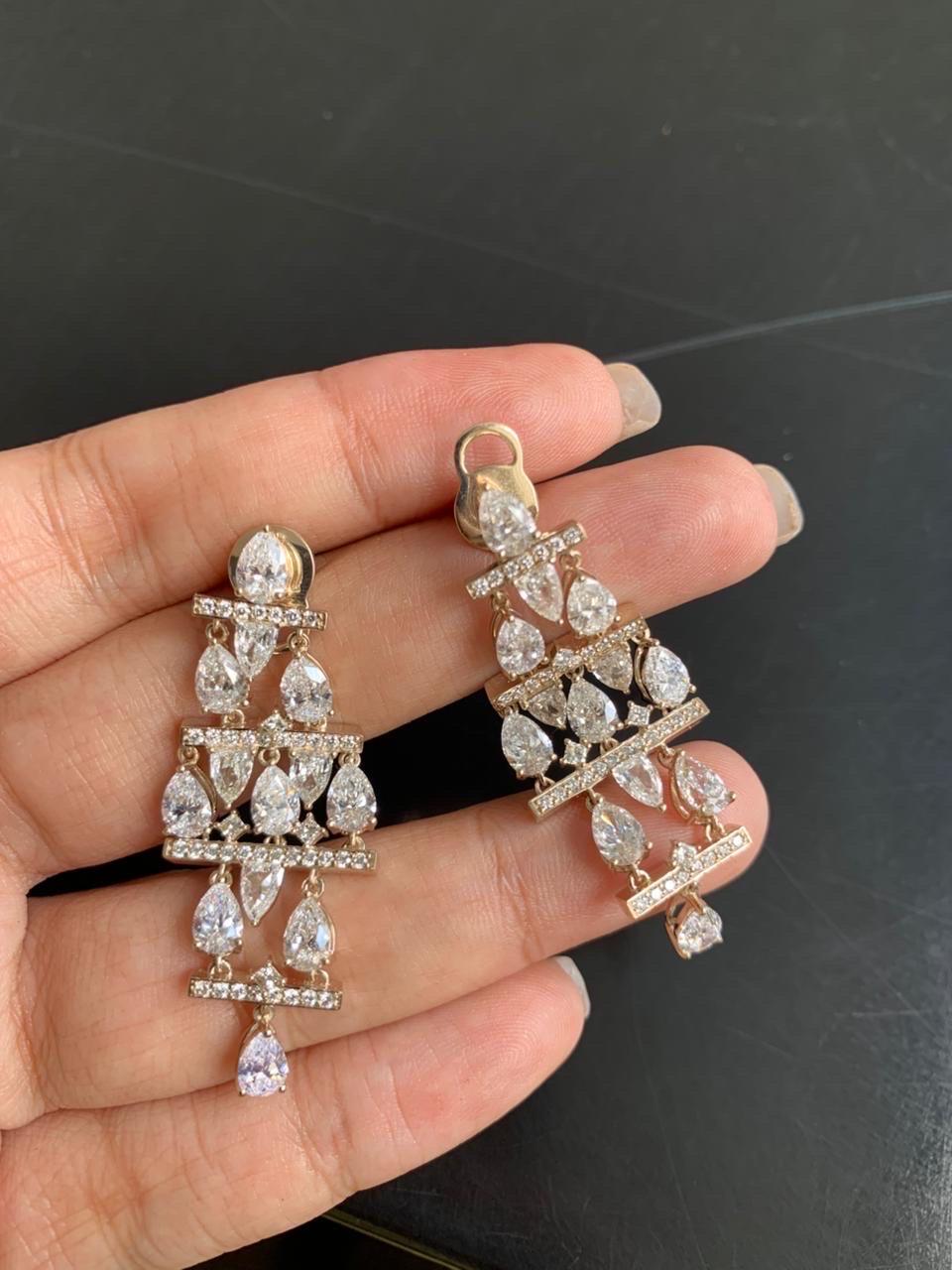 Orecchino con diamante da 9,48 carati in oro bianco da 18 carati In condizioni Nuovo in vendita a Bangkok, TH