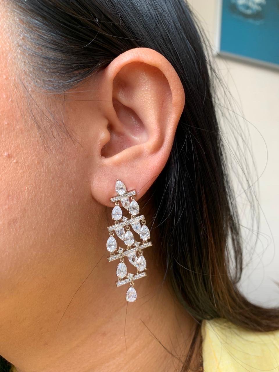 Orecchino con diamante da 9,48 carati in oro bianco da 18 carati in vendita 1