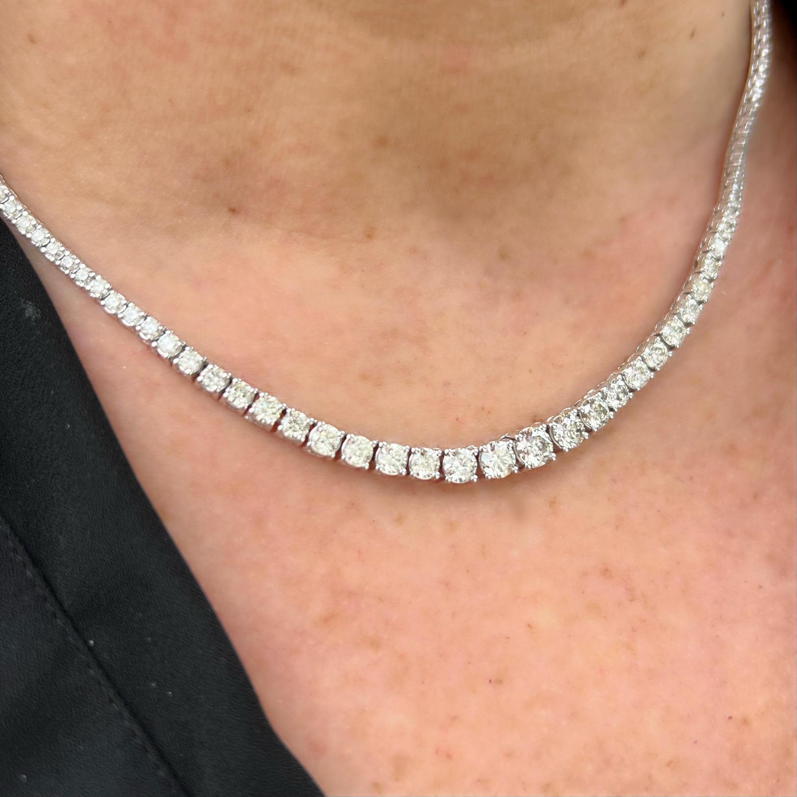 9.48 carat White Gold Diamond Tennis Necklace In Excellent Condition In San Francisco, CA