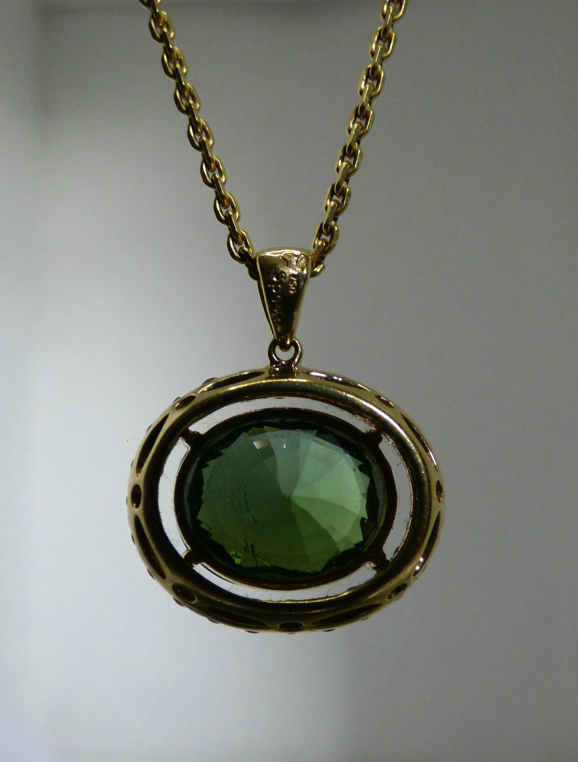 9.48ct Oval cut Green Tourmaline and Diamond Pendant in 18K Gold For Sale 1