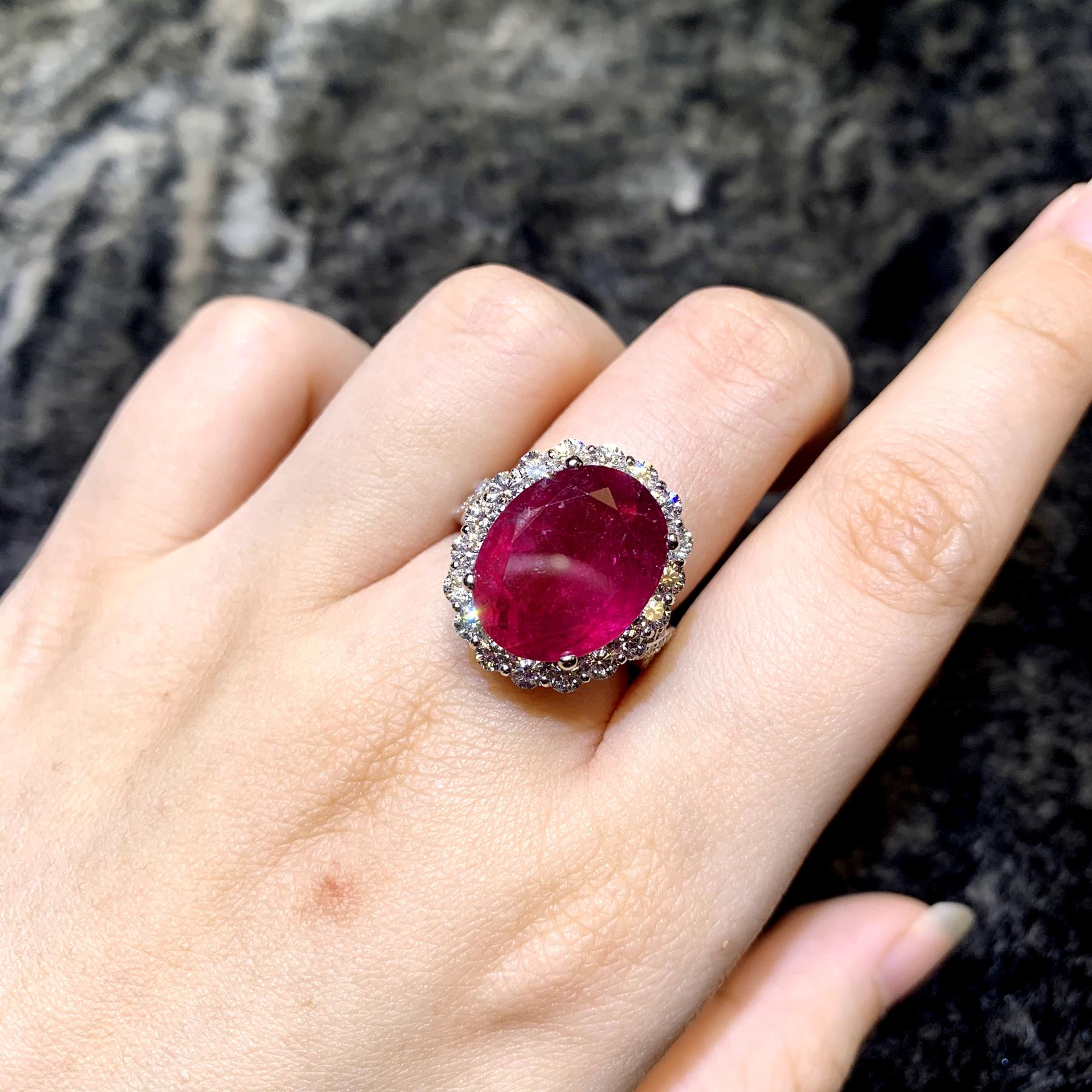 IGI Certified 9.49 Carat Brazilian Rubellite and Diamond Ring In New Condition In Hung Hom, HK
