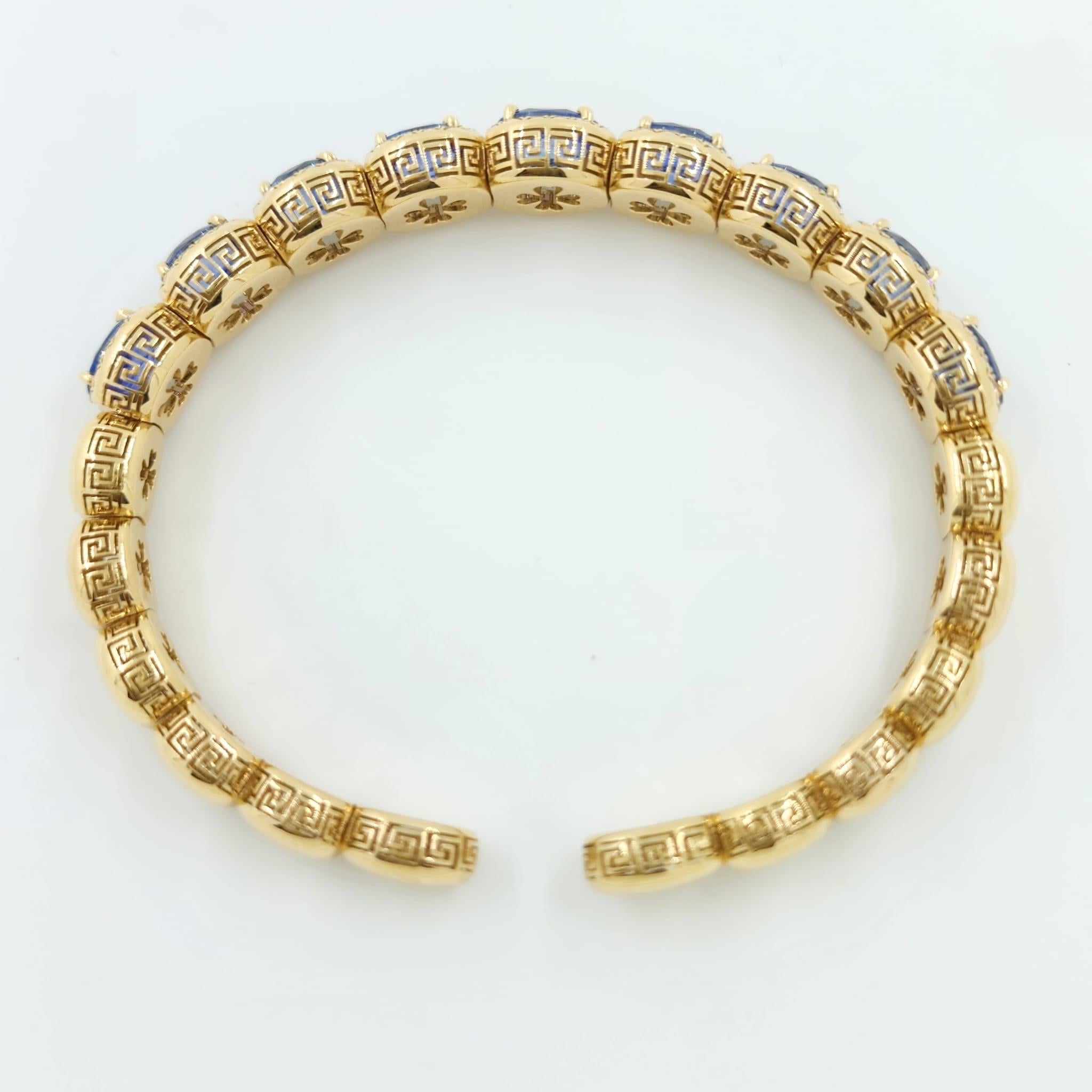9.49 Carats Blue Sapphire Diamond Bangle Bracelet in 18 Karat Yellow Gold In New Condition For Sale In Hong Kong, HK