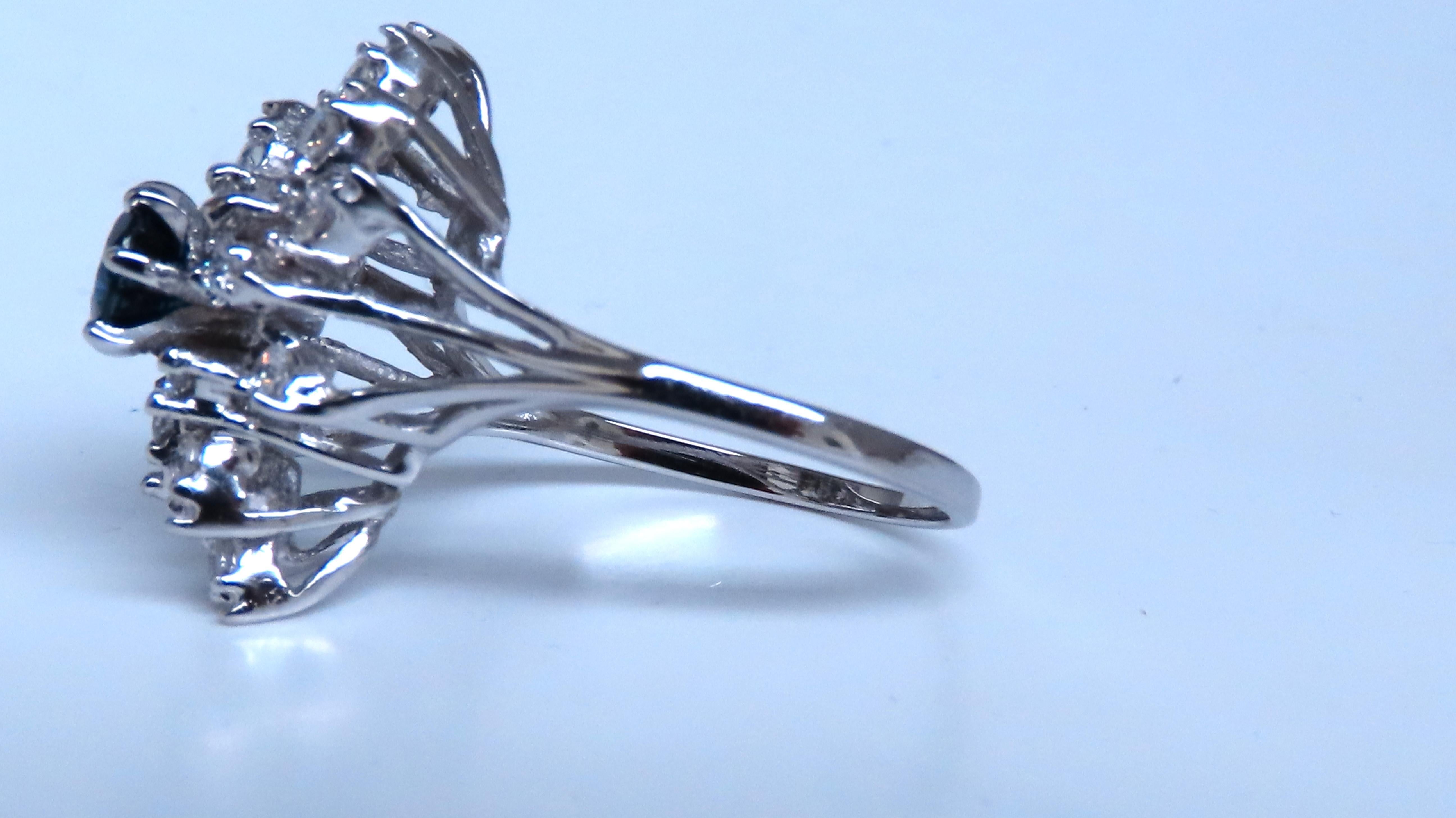 .94ct Natürlicher Saphir Ring
Rund, Brillantschliff saubere Klarheit & Transparent
.65ct Natürliche Diamanten
H-Farbe Vs-2 Klarheit
14kt Weißgold 5,6 Gramm
Größe 8