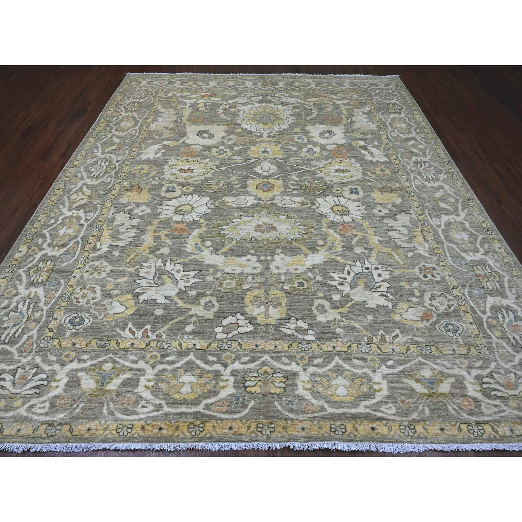 Marrone kaki con tocchi d'oro, Peshawar con disegno Ziegler Mahal su tutta la superficie, lana di alta montagna, tinture vegetali, annodato a mano, squadrato, Tappeto orientale
Materiali primari: Lana
Lattice: No Pile 
altezza: 0,25 pollici
Stile: