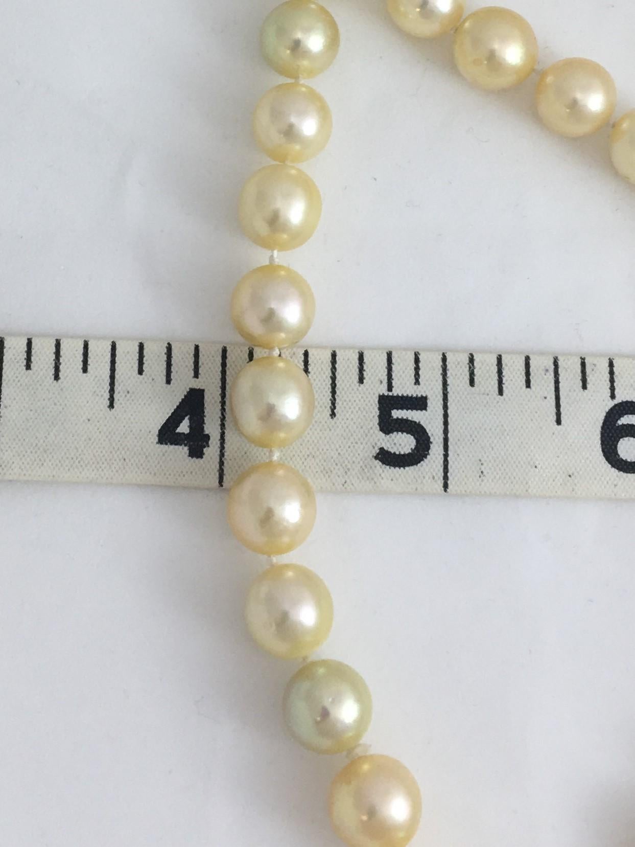 Goldene Perlenkette mit goldenem Gold-Knöpfen im Zustand „Hervorragend“ im Angebot in Cincinnati, OH