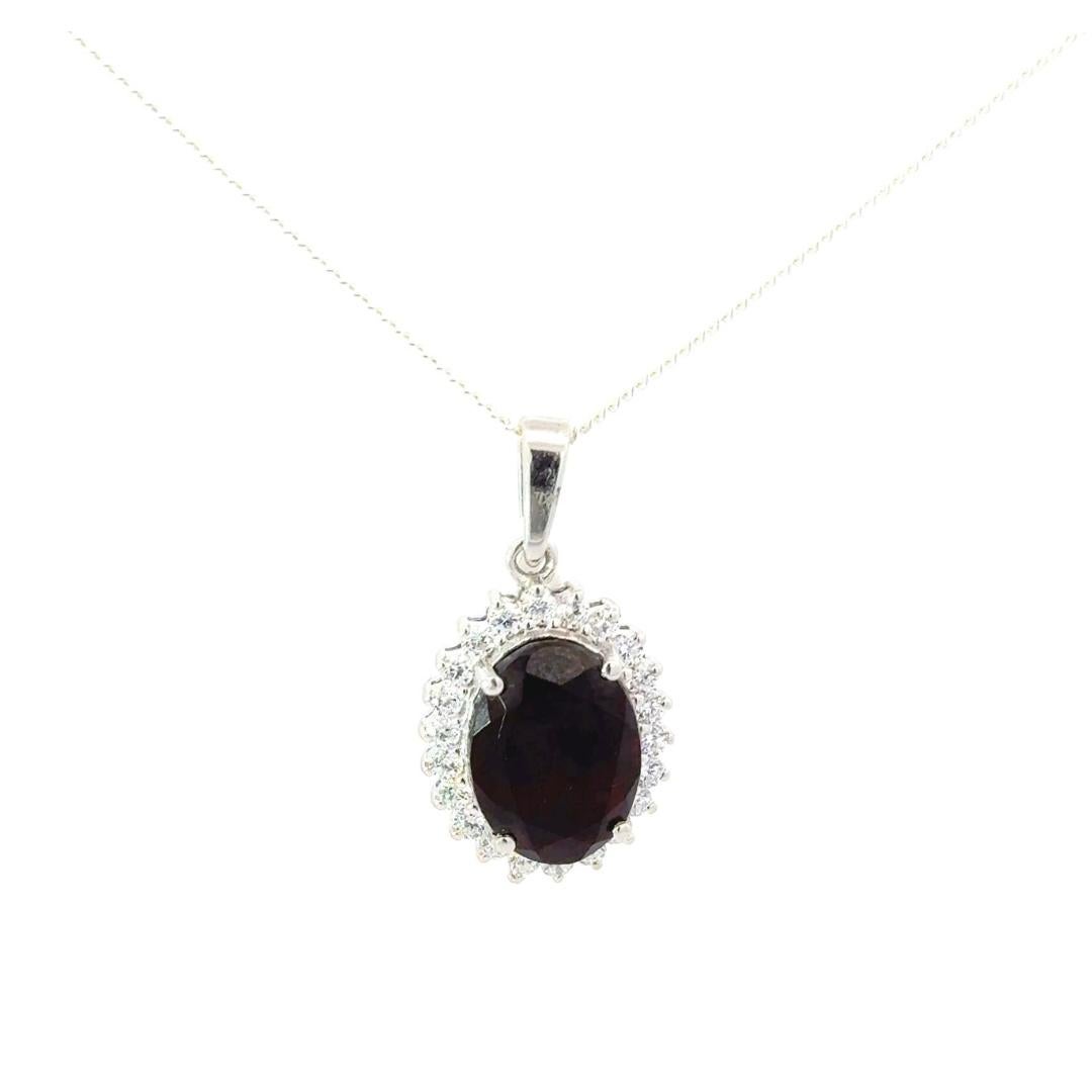 Ciondolo a forma di aureola con granato taglio ovale da 9,5 carati in argento Sterling 925 per la nonna In condizioni Nuovo in vendita a New York, NY