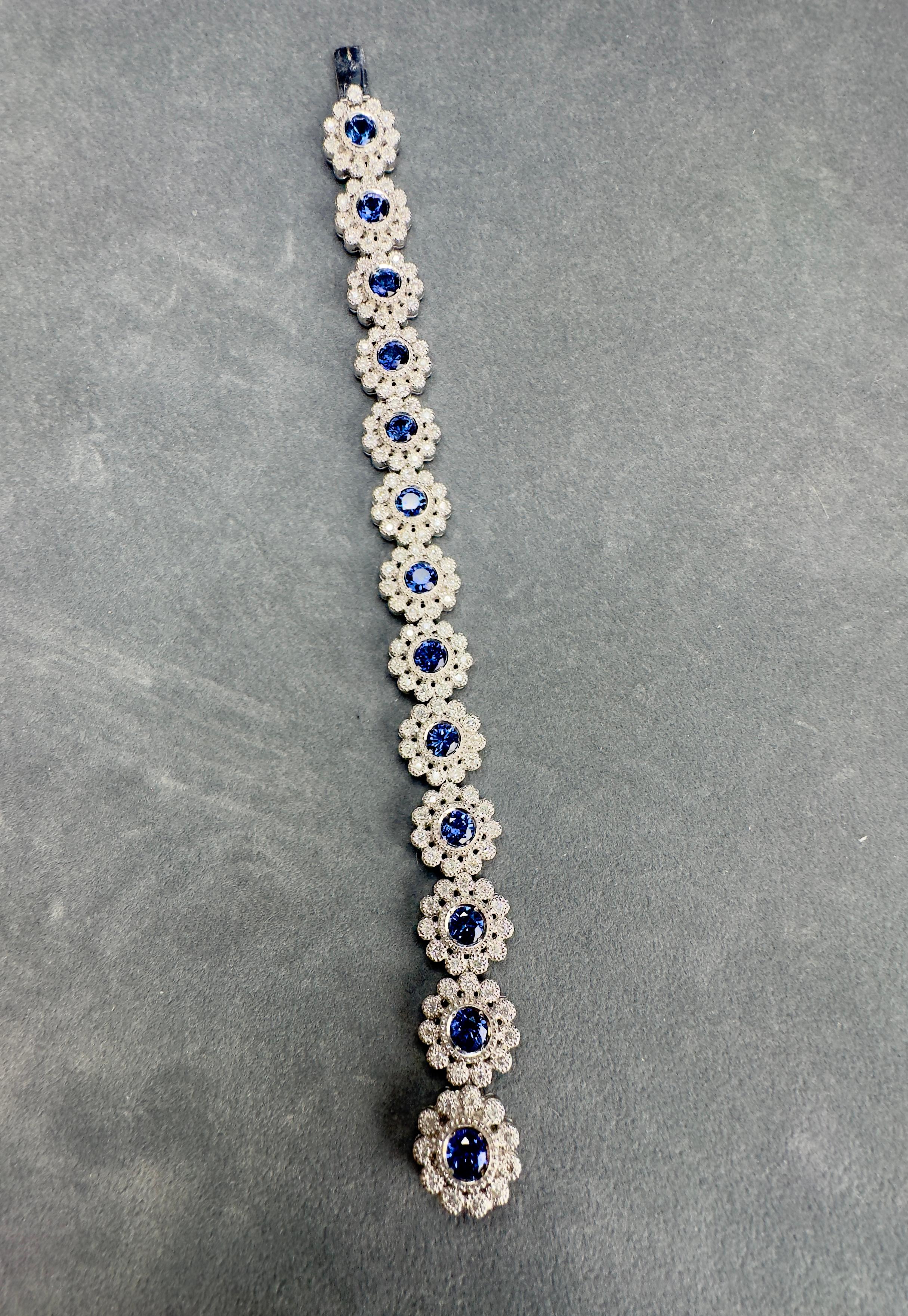 9.5 Carat Total Sri Lanka Sapphire And Diamond Flower Bracelet In 18k White Gold In New Condition For Sale In Houston, TX