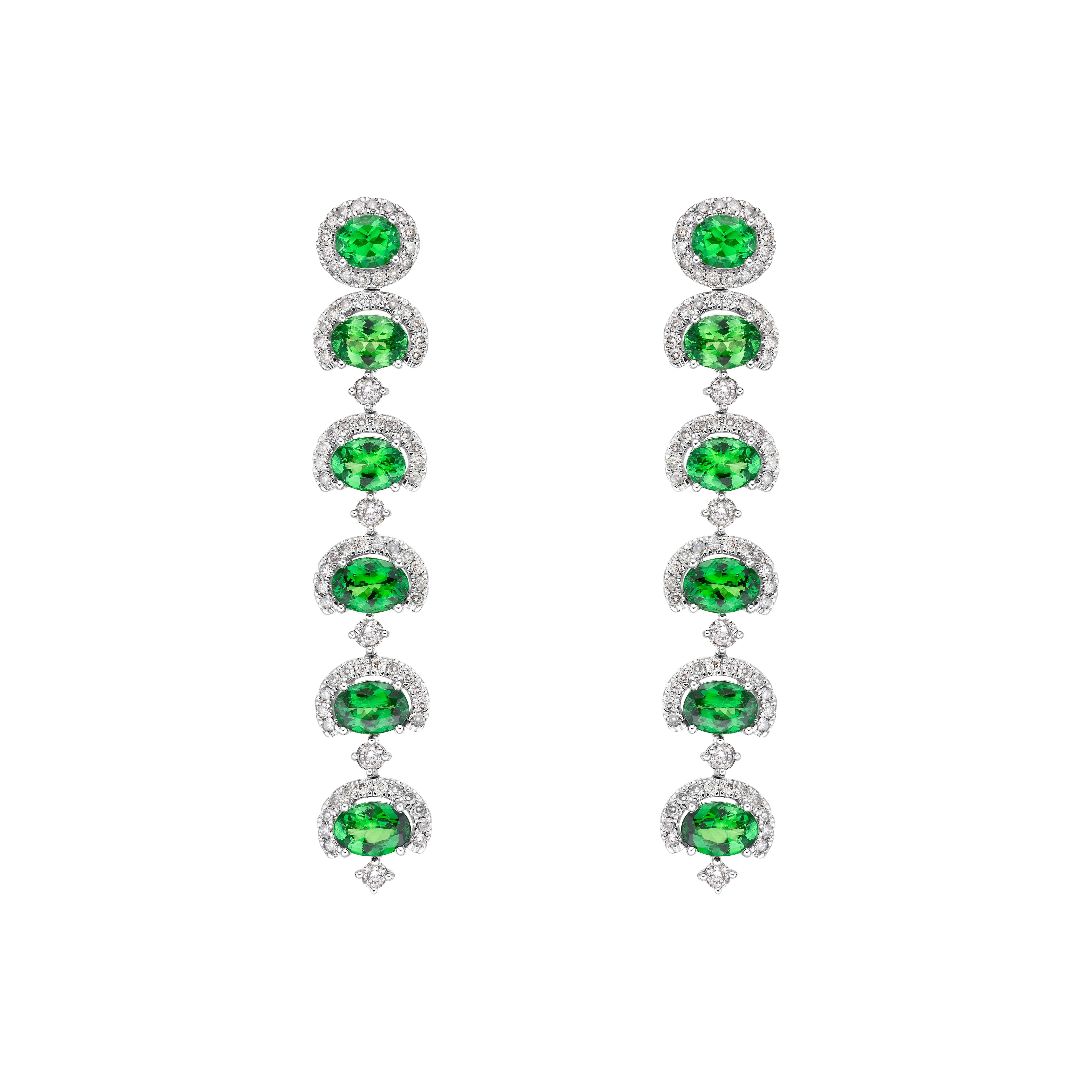 9.5 Carat Tsavorite Earrings with Diamond in 18 Karat White Gold In New Condition For Sale In Hong Kong, HK