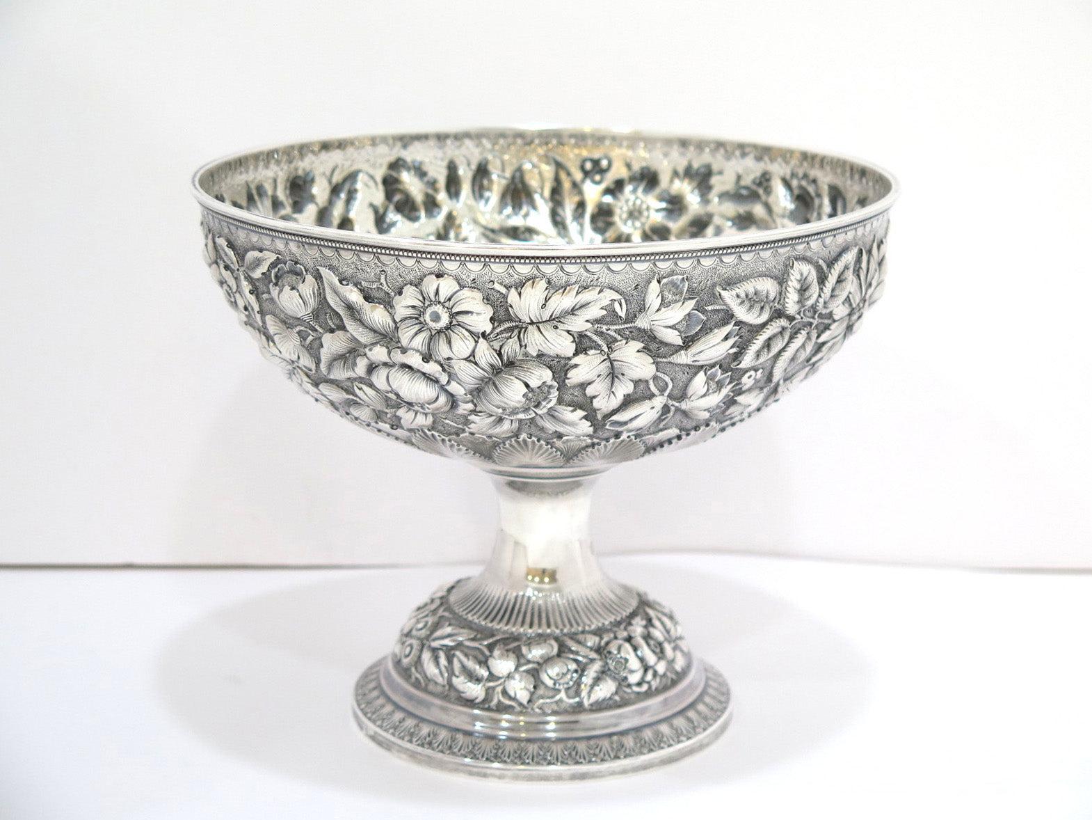 9.5 in - Sterling Silver Whiting Antique Floral Repousse Footed Serving Bowl In Good Condition For Sale In Brooklyn, NY