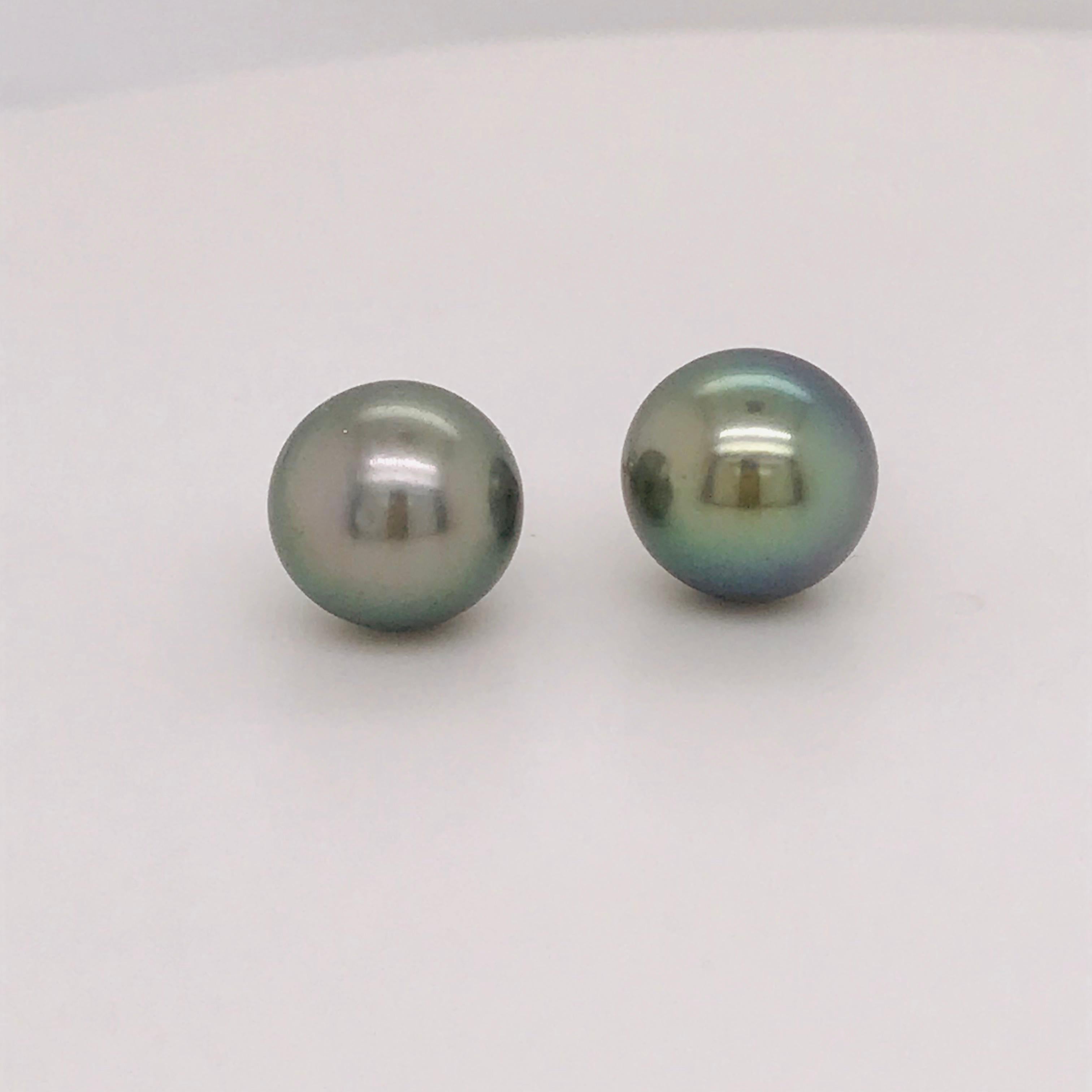 Genuine Tahitian Pearl Stud Earrings, Peacock Color in 14 Karat White Gold In New Condition In Austin, TX