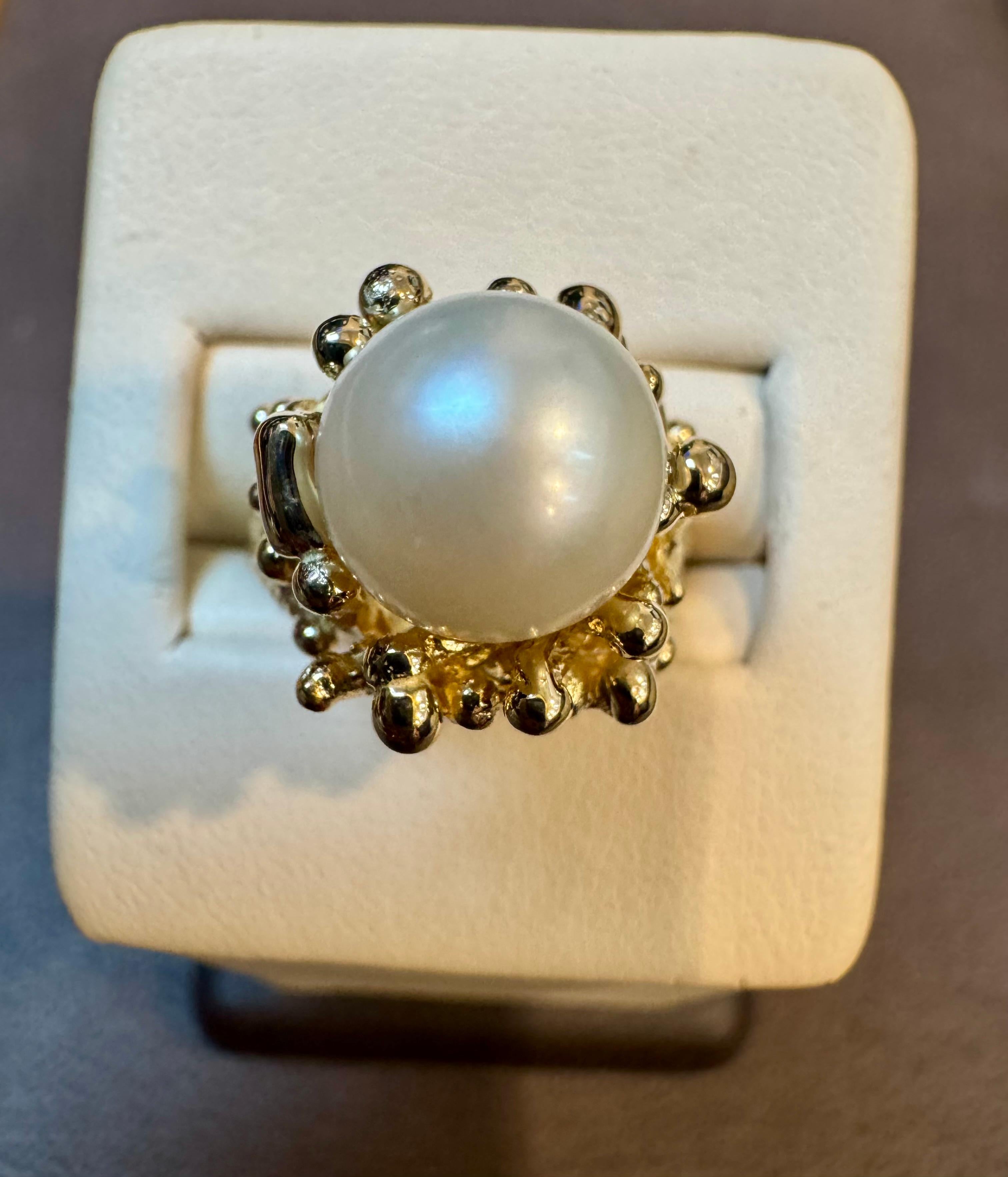 Taille ronde Bague en or jaune 14 carats avec perle d'Akoya ronde de 9.5 MM, taille 5.75 en vente
