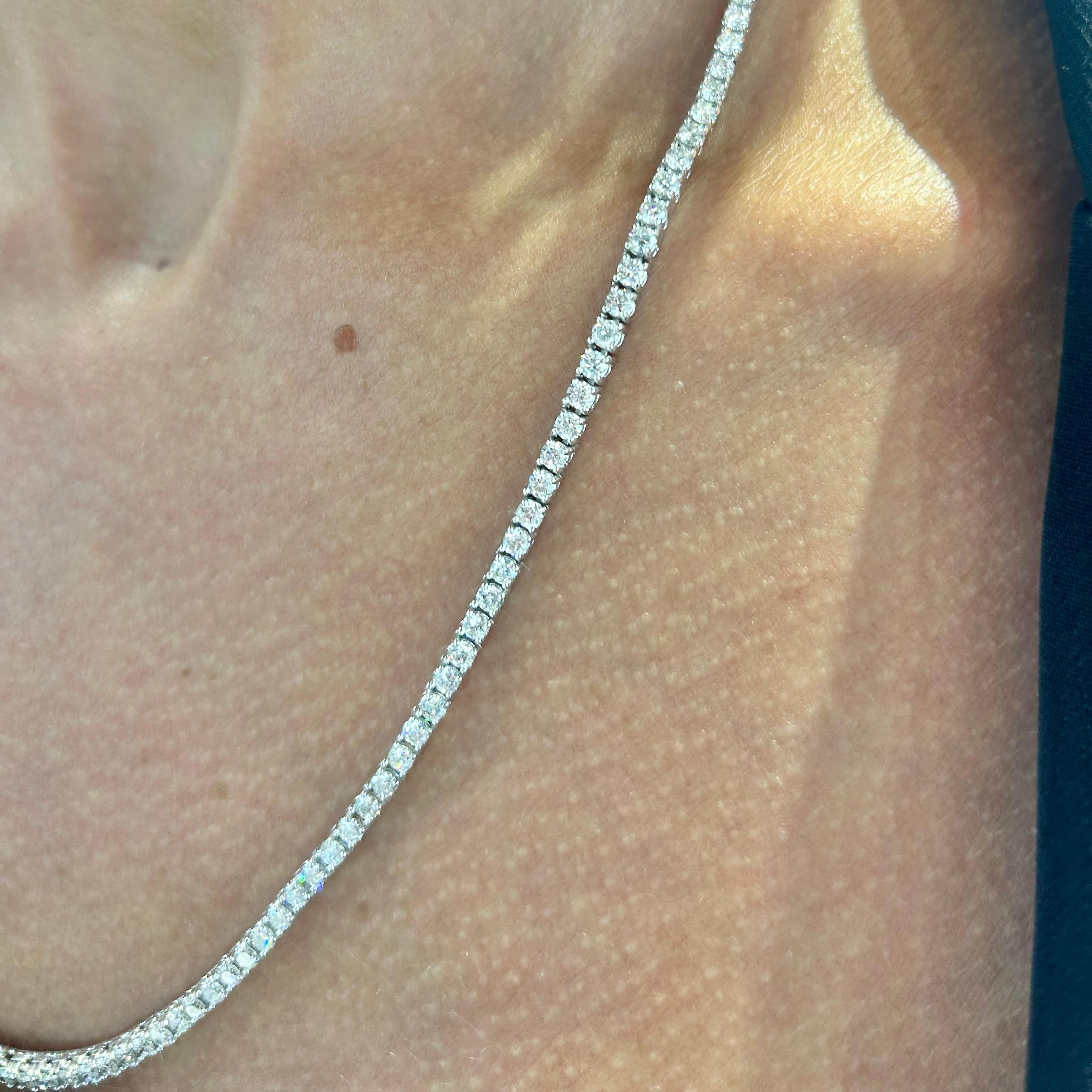 9.5 TCW Diamond Tennis Necklace In White Gold , 22 inches  In Excellent Condition For Sale In Miami, FL