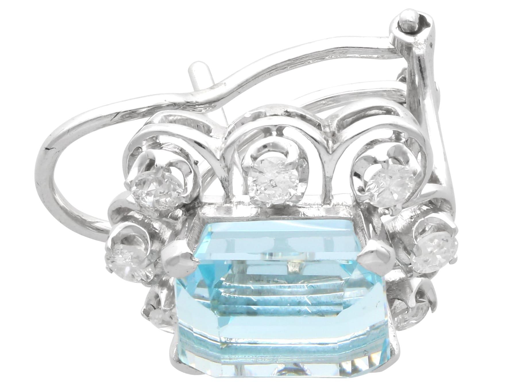 9.50 Carat Aquamarine 0.80 Carat Diamond 18 Karat White Gold Earrings Circa 1950 In Excellent Condition For Sale In Jesmond, Newcastle Upon Tyne