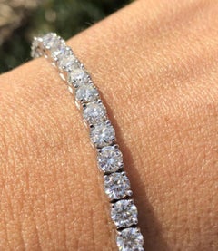 9 Carat Natural Earth Mined Round Diamond Tennis Tennis Bracelet