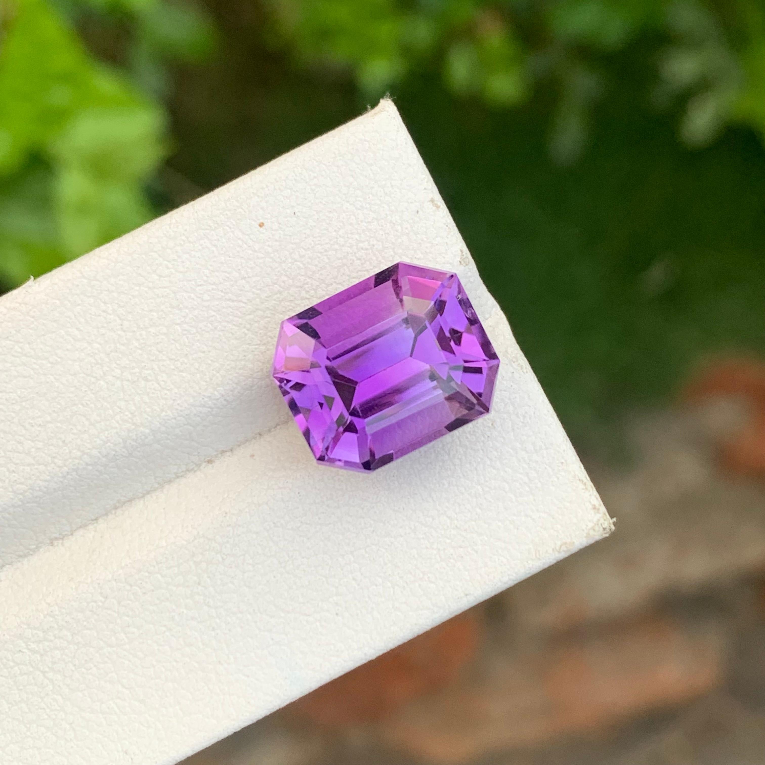 Taille émeraude Gemme naturelle non sertie de 9.50 carats en forme d'émeraude pour collier en vente