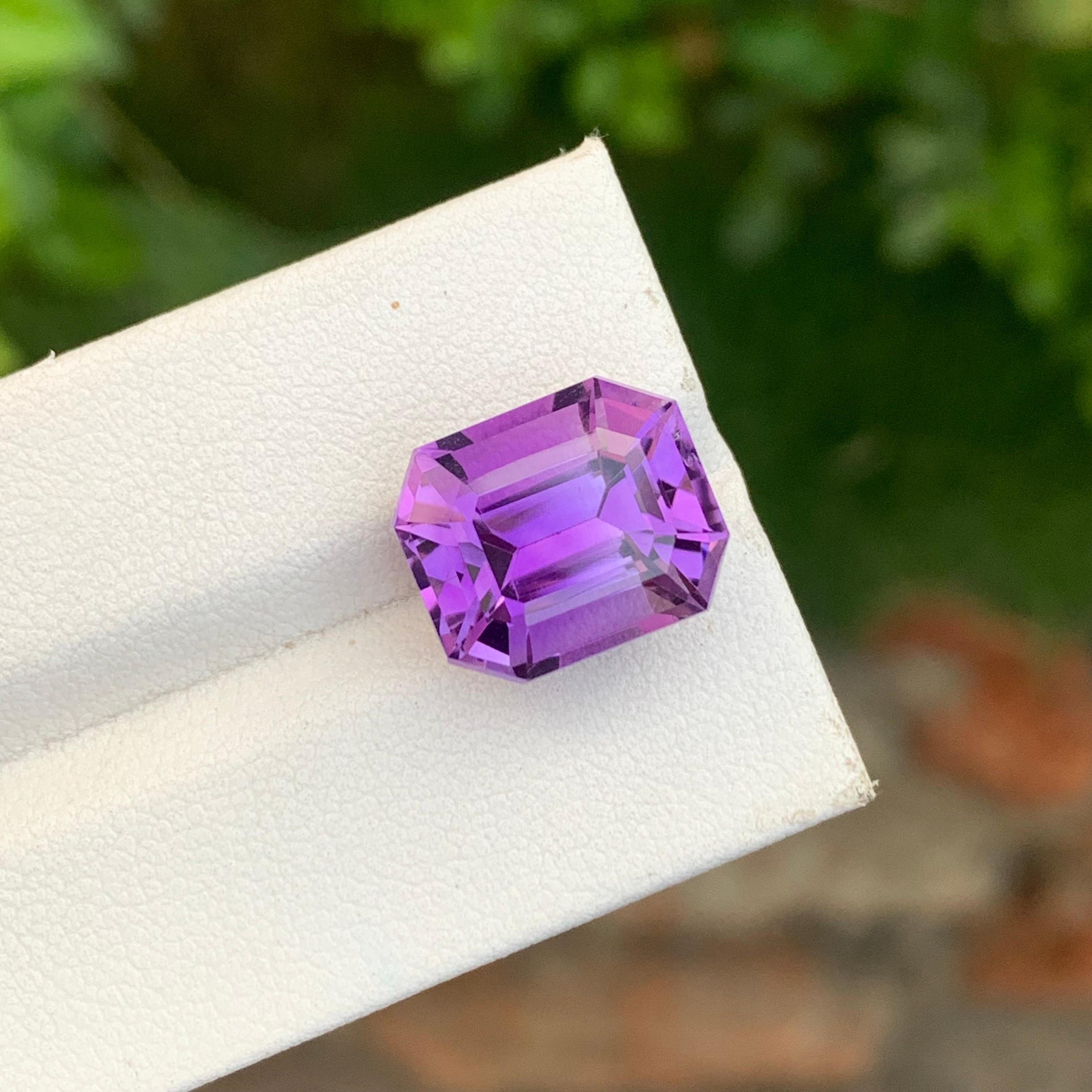 Gemme naturelle non sertie de 9.50 carats en forme d'émeraude pour collier en vente 1