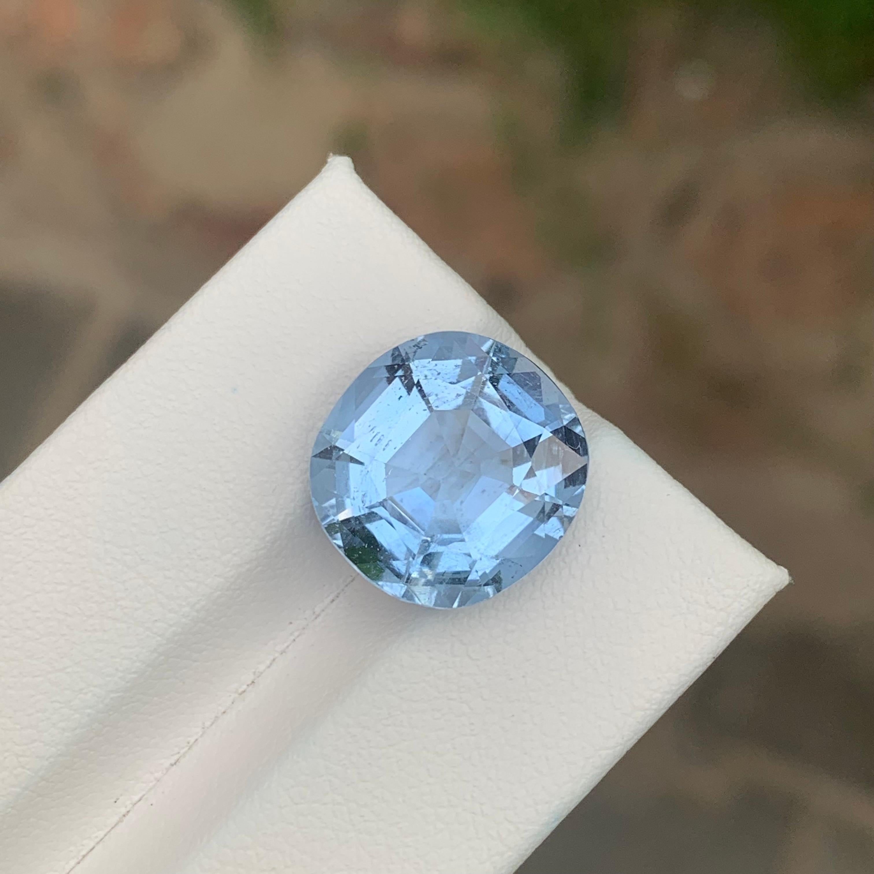 Goshenite sfaccettata

Peso: 9,50 carati
Dimensioni: 14,4 x 13,8 x 8,3 mm
Origine: Pakistan
Forma: Cuscino
Colore: blu
Trattamento: Riscaldato 
Certificato; Su richiesta del cliente
.
La goshenite, una gemma affascinante e incontaminata, appartiene