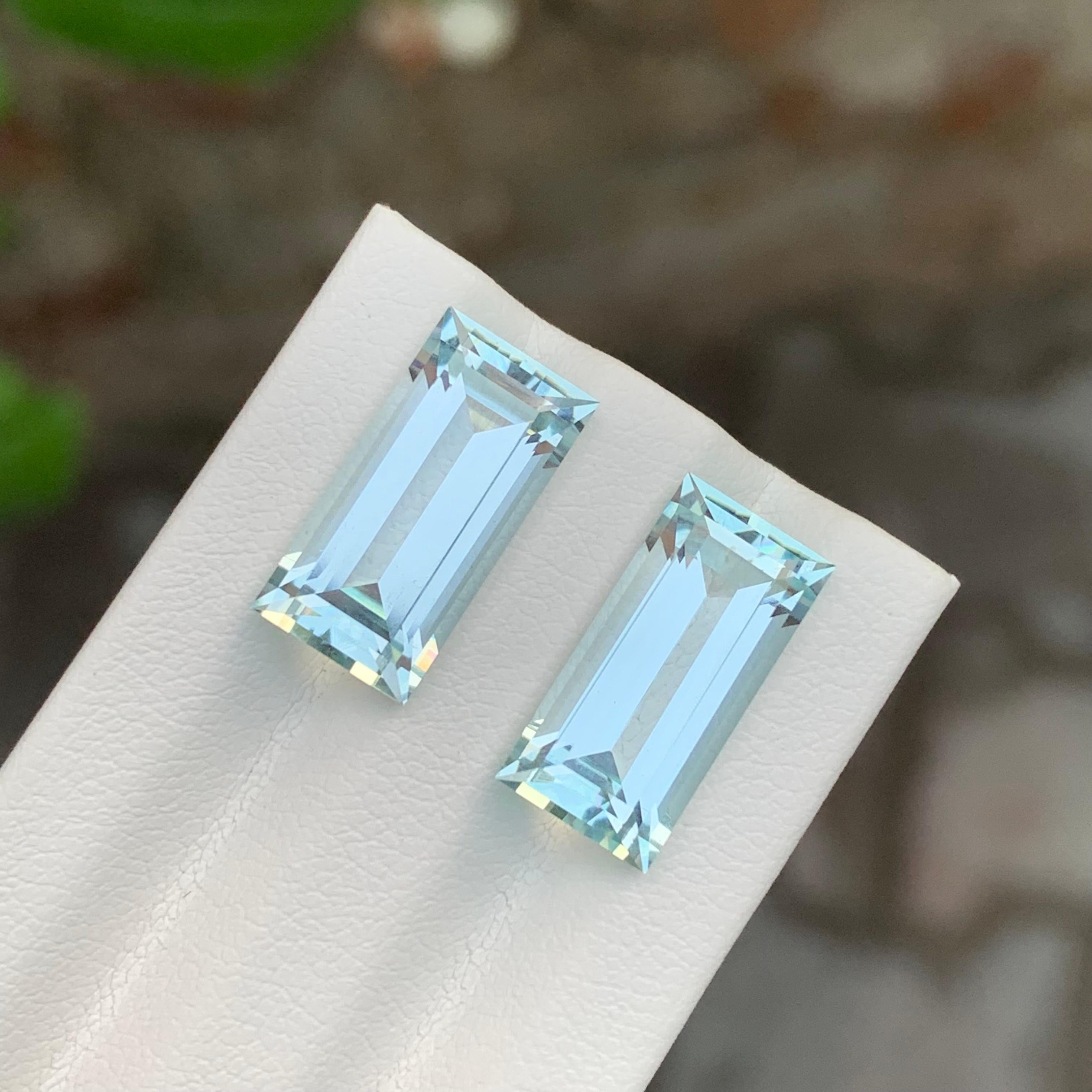 Coppia di acquamarine sfuse 
Peso: 9,50 Carati
Dimensioni: 15 x 7,3 x 5,6 mm e
                    15 x 7.4 x 5.7 Mm 
Colore : Blu pallido
Origine: Valle di Shigar, Pakistan
Trattamento: Non
Certificato: Su richiesta
Forma: Baguette 

L'acquamarina