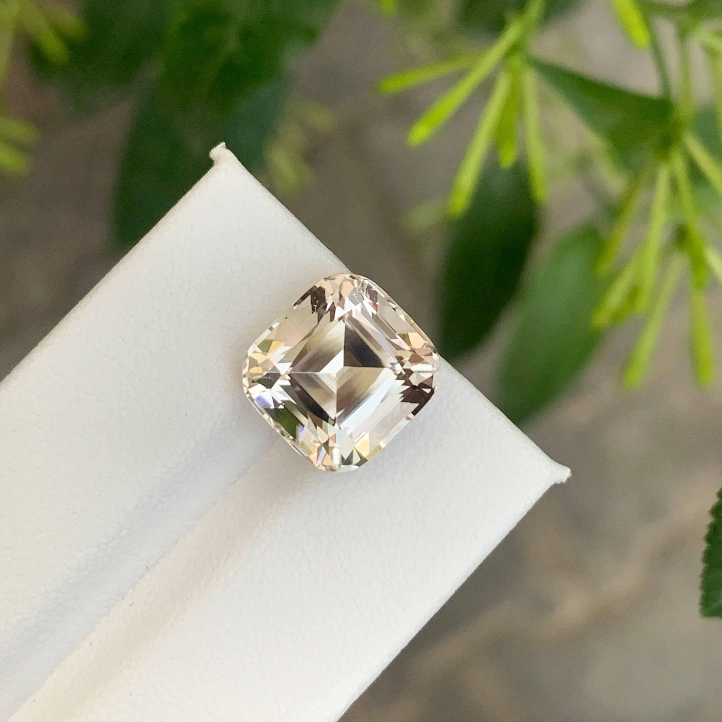 9.50 Carat Natural Loose Light Gold Topaz Stone Cushion Cut Pakistani Gemstone For Sale 1