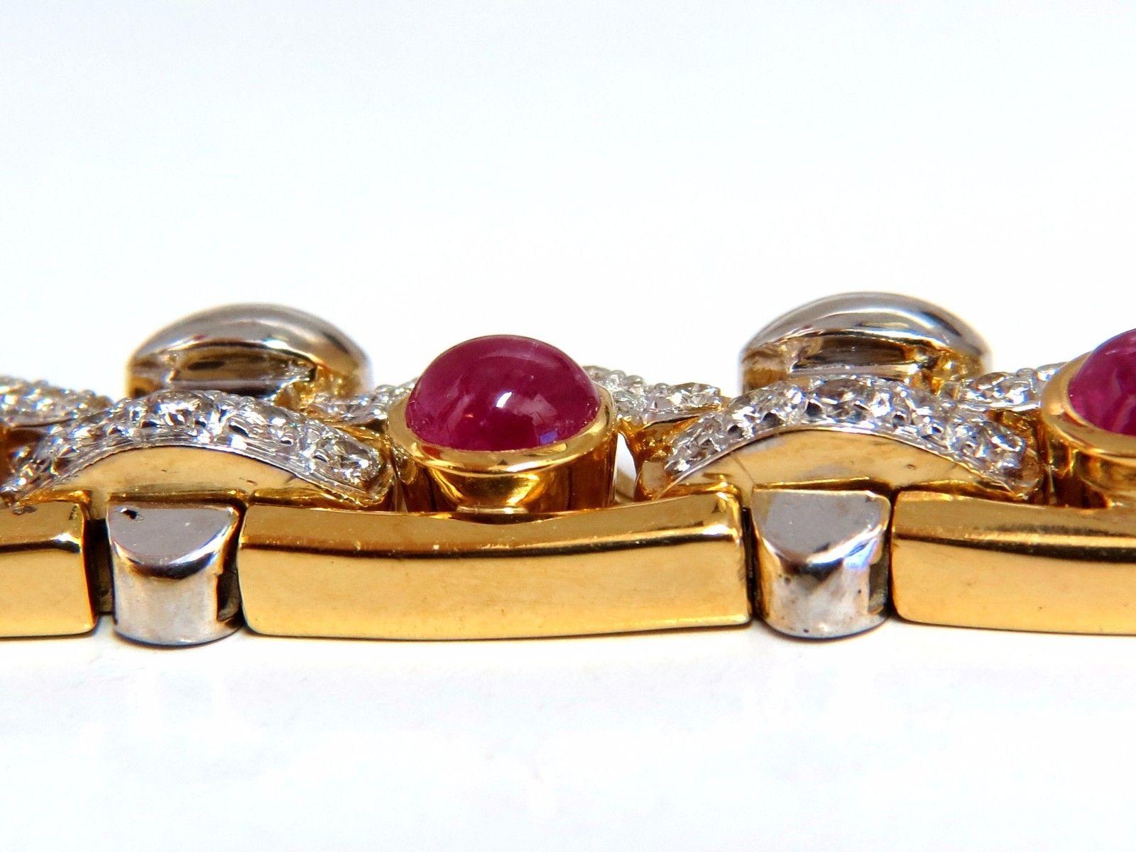 Kronenstatur.

 6.00ct. Natürliche Rubine & 3,50ct Diamanten Crown Link Halskette.

Moderne Eleganz.

Rubine im Cabochon-Schliff

Das klassische Vivid Red.



3.50 Natürliche Diamanten.

Runde & vollgeschliffene Brillanten

H Farbe Vs-2