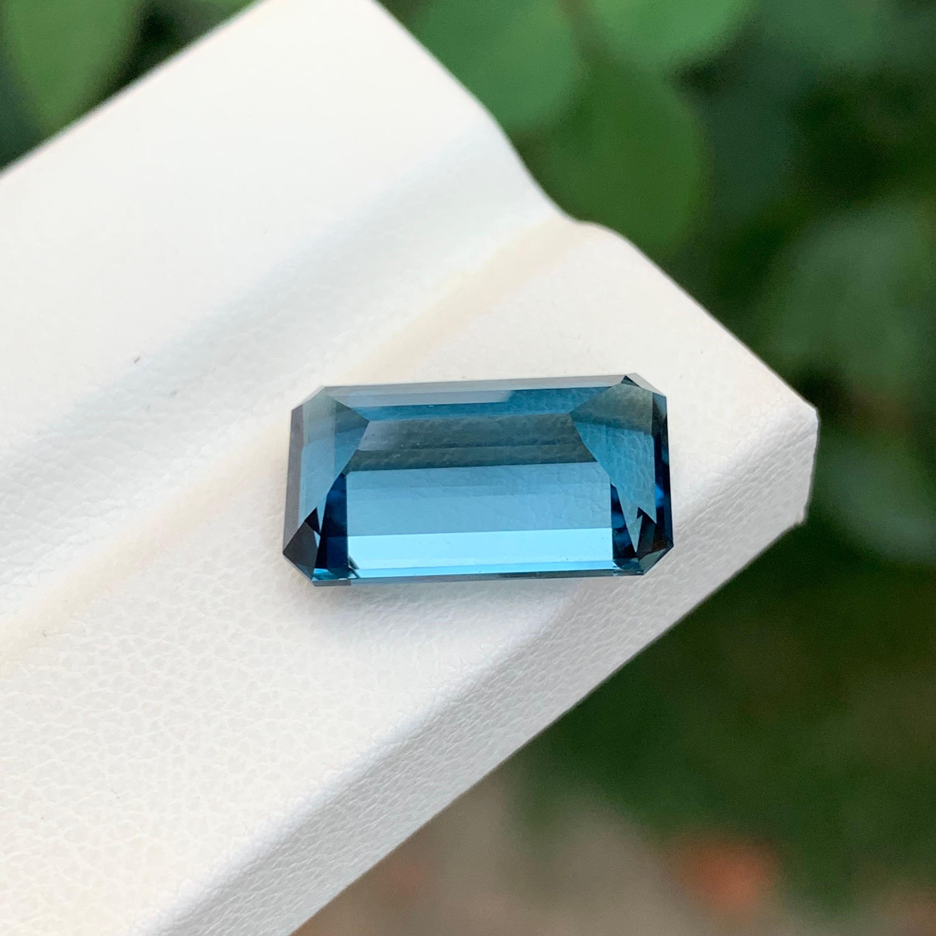 9,50 Karat Hübscher loser Londoner Blautopas in Smaragdform Edelstein im Angebot 3