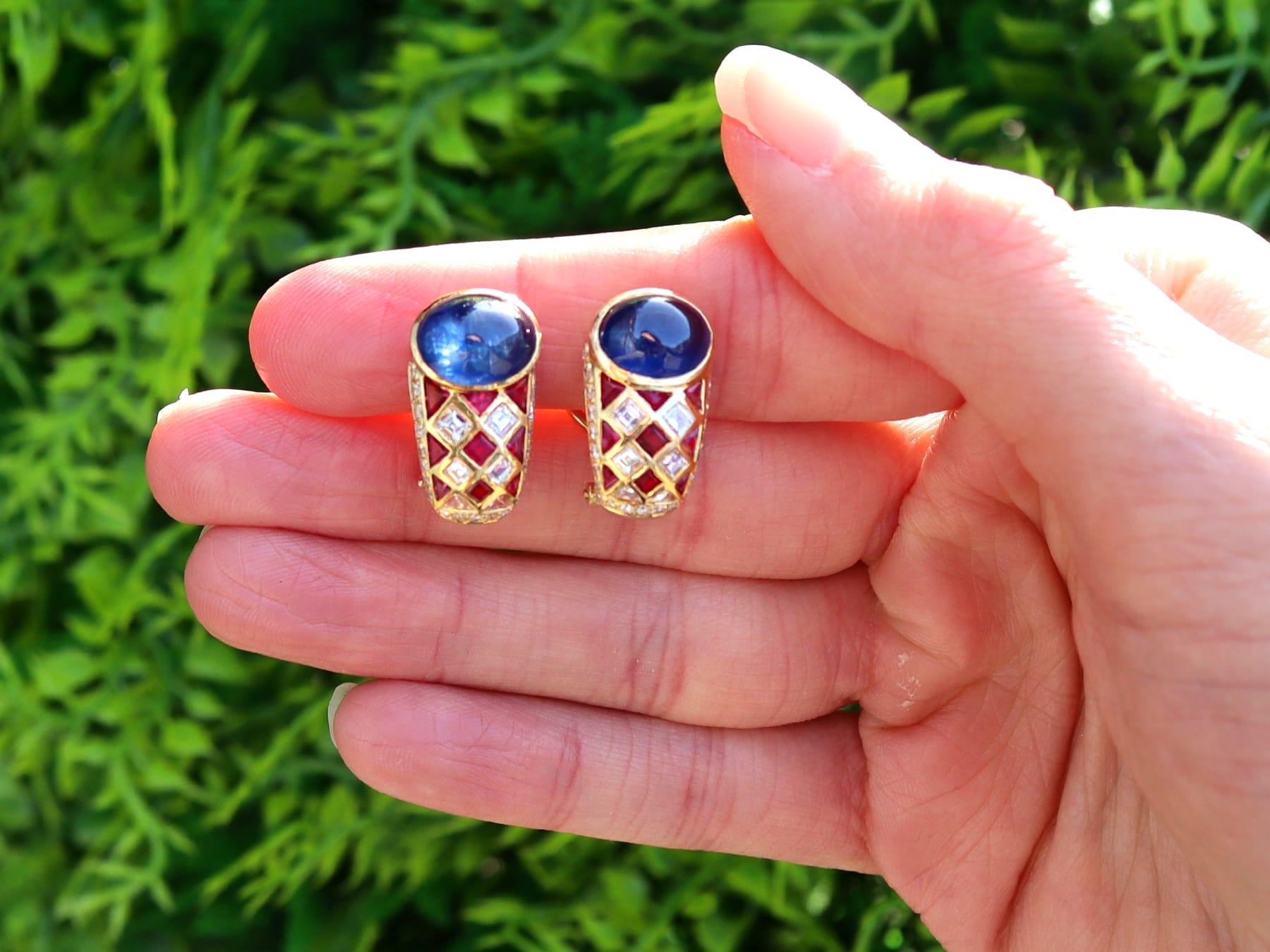 Taille cabochon Boucles d'oreilles en or jaune 18 carats avec saphir de 9,50 carats, rubis de 0,72 carat et diamants de 1,00 carat en vente