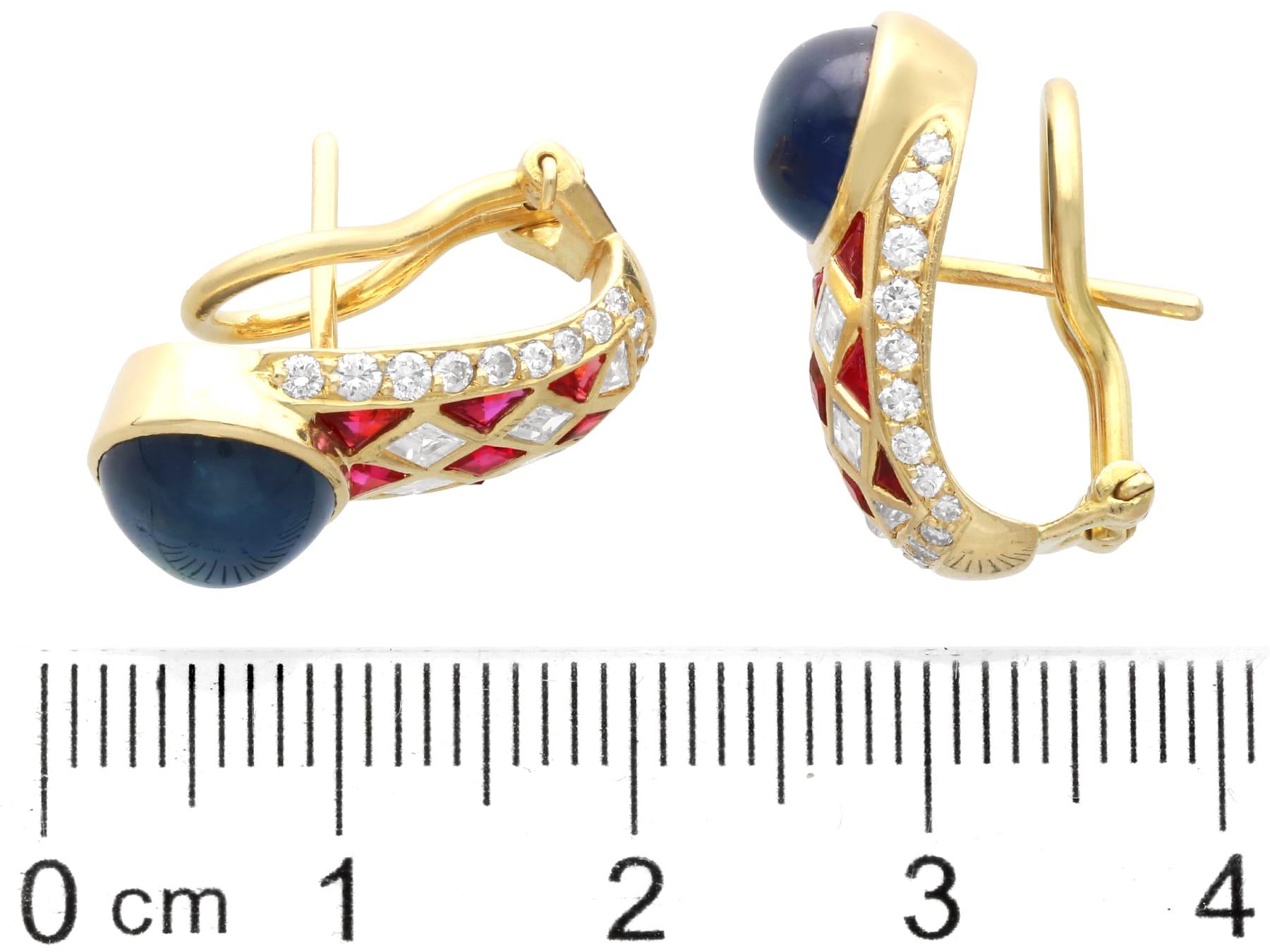 Boucles d'oreilles en or jaune 18 carats avec saphir de 9,50 carats, rubis de 0,72 carat et diamants de 1,00 carat en vente 3