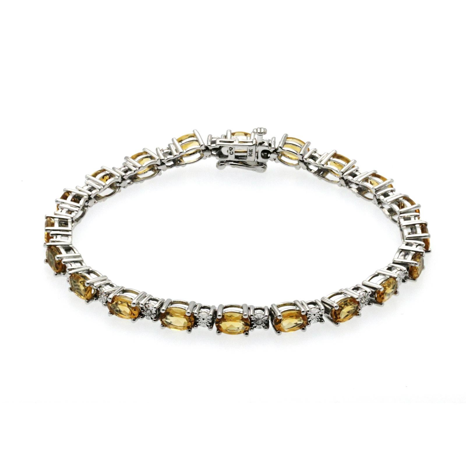 9.50 Carat Citrine and 0.09 Carat Diamonds 14 Karat White Gold Bracelet In Excellent Condition For Sale In Los Angeles, CA