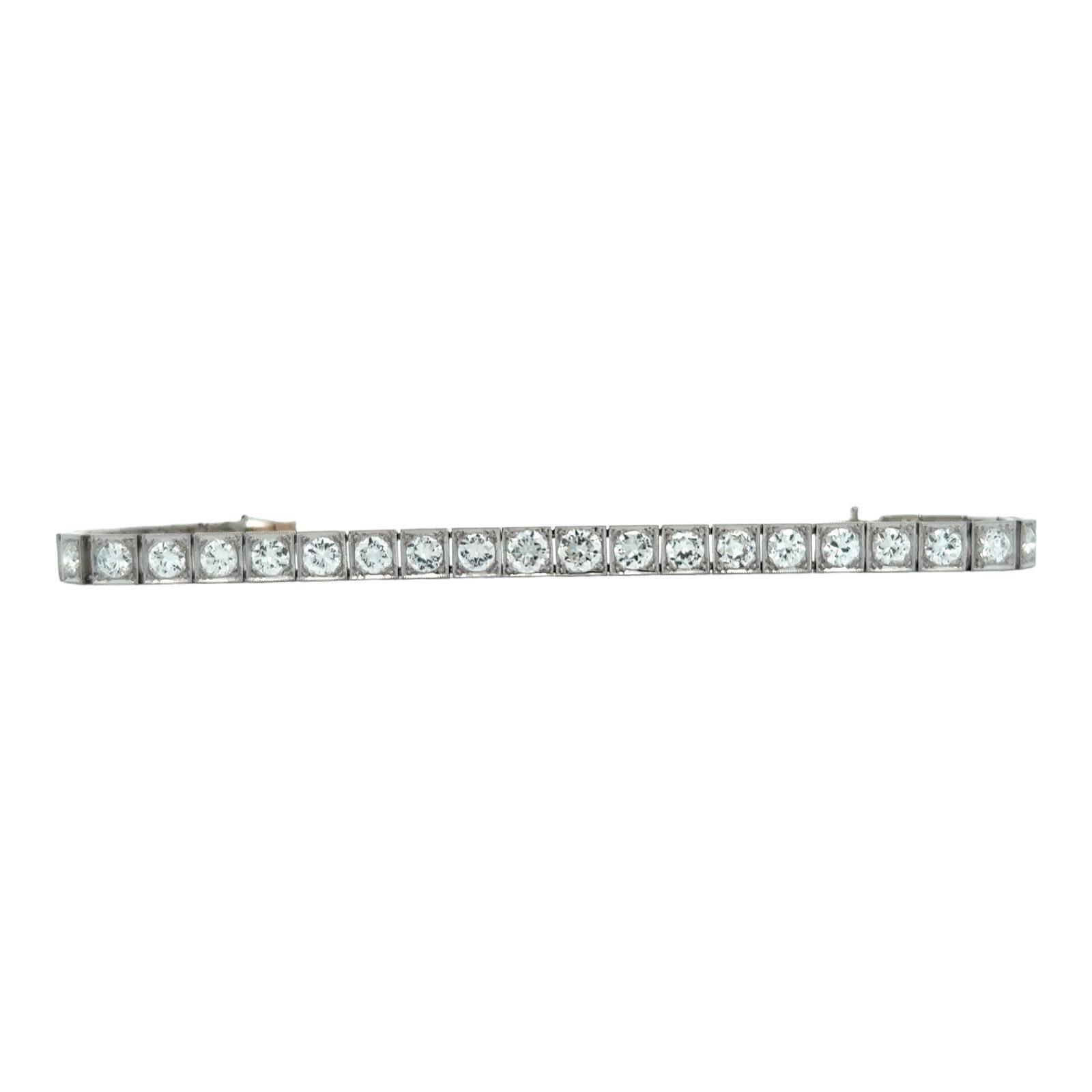 Round Cut 9.50 Ctw Round Brilliant Diamond Platinum Estate Vintage Line Tennis Bracelet For Sale