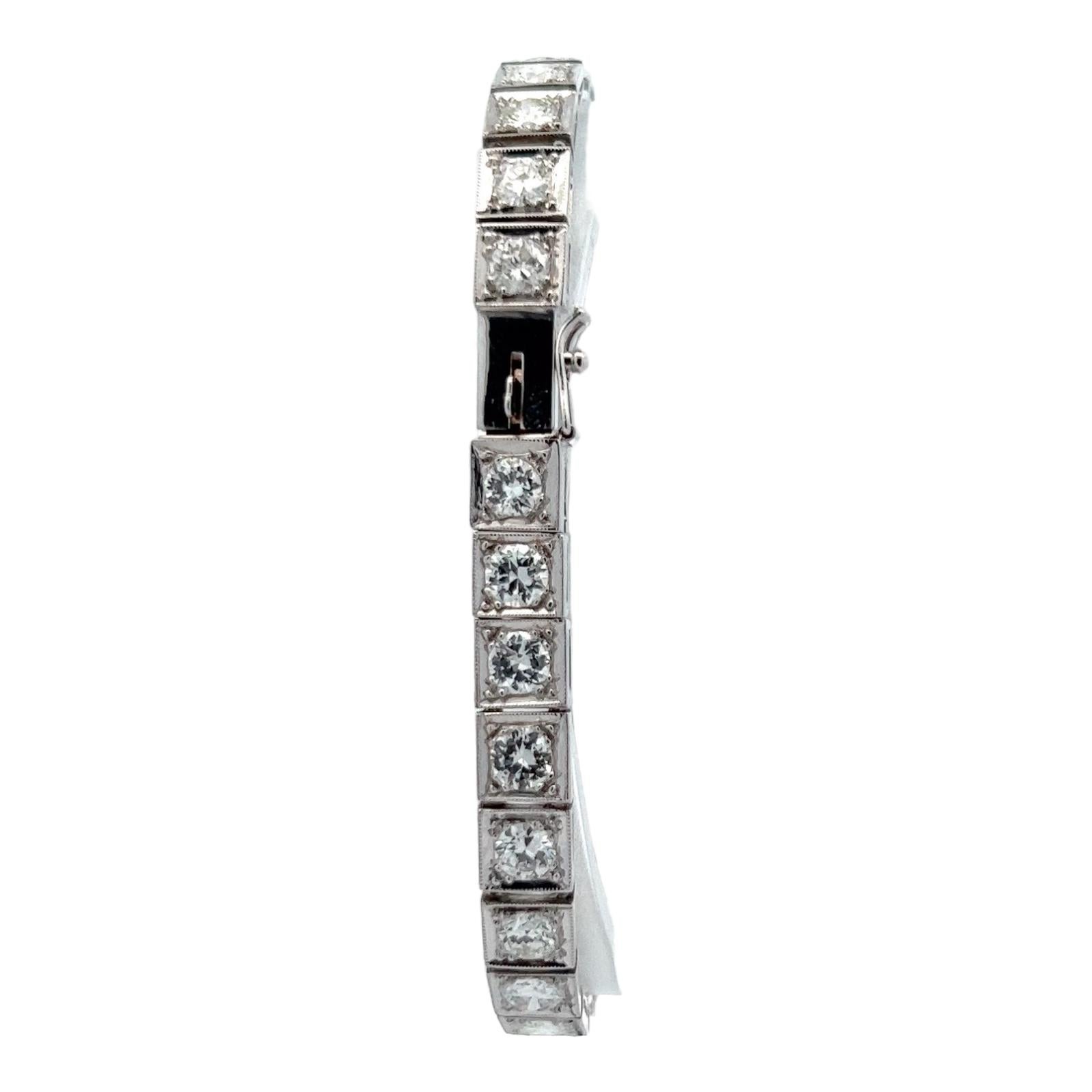 Women's 9.50 Ctw Round Brilliant Diamond Platinum Estate Vintage Line Tennis Bracelet For Sale