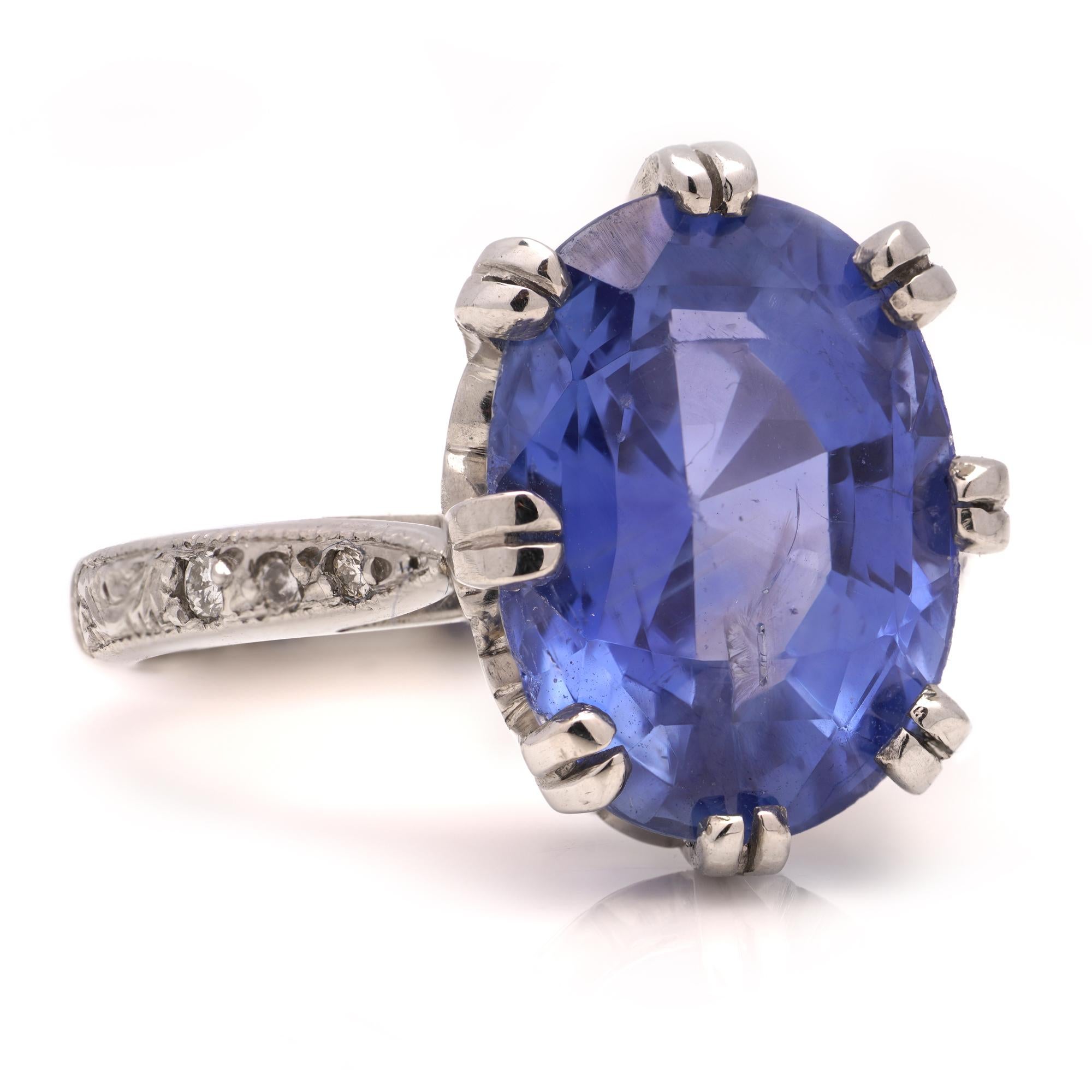 Women's 950 Platinum 5.50 carats of oval faceted sapphire and diamond ring For Sale