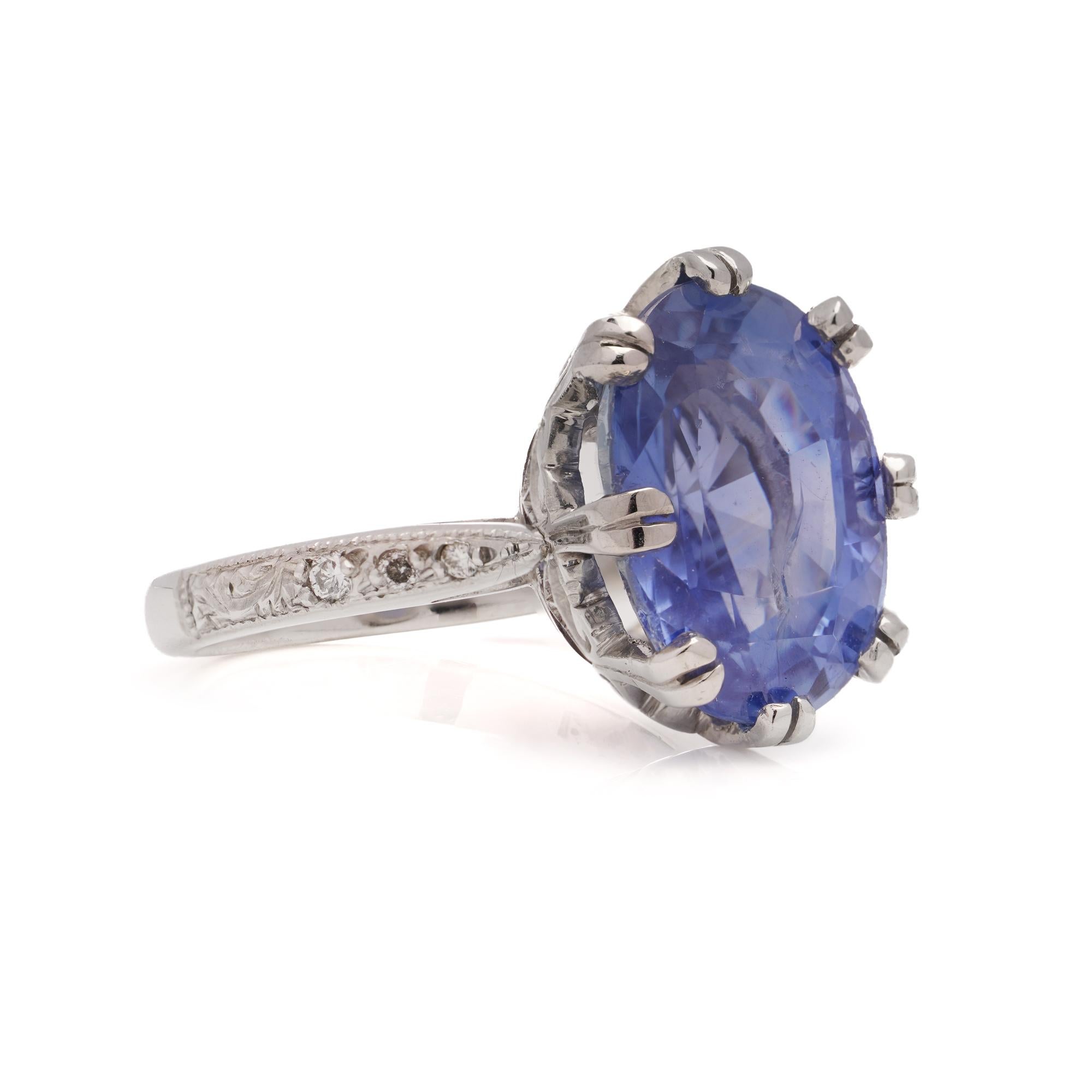950 Platinum 5.50 carats of oval faceted sapphire and diamond ring For Sale 2