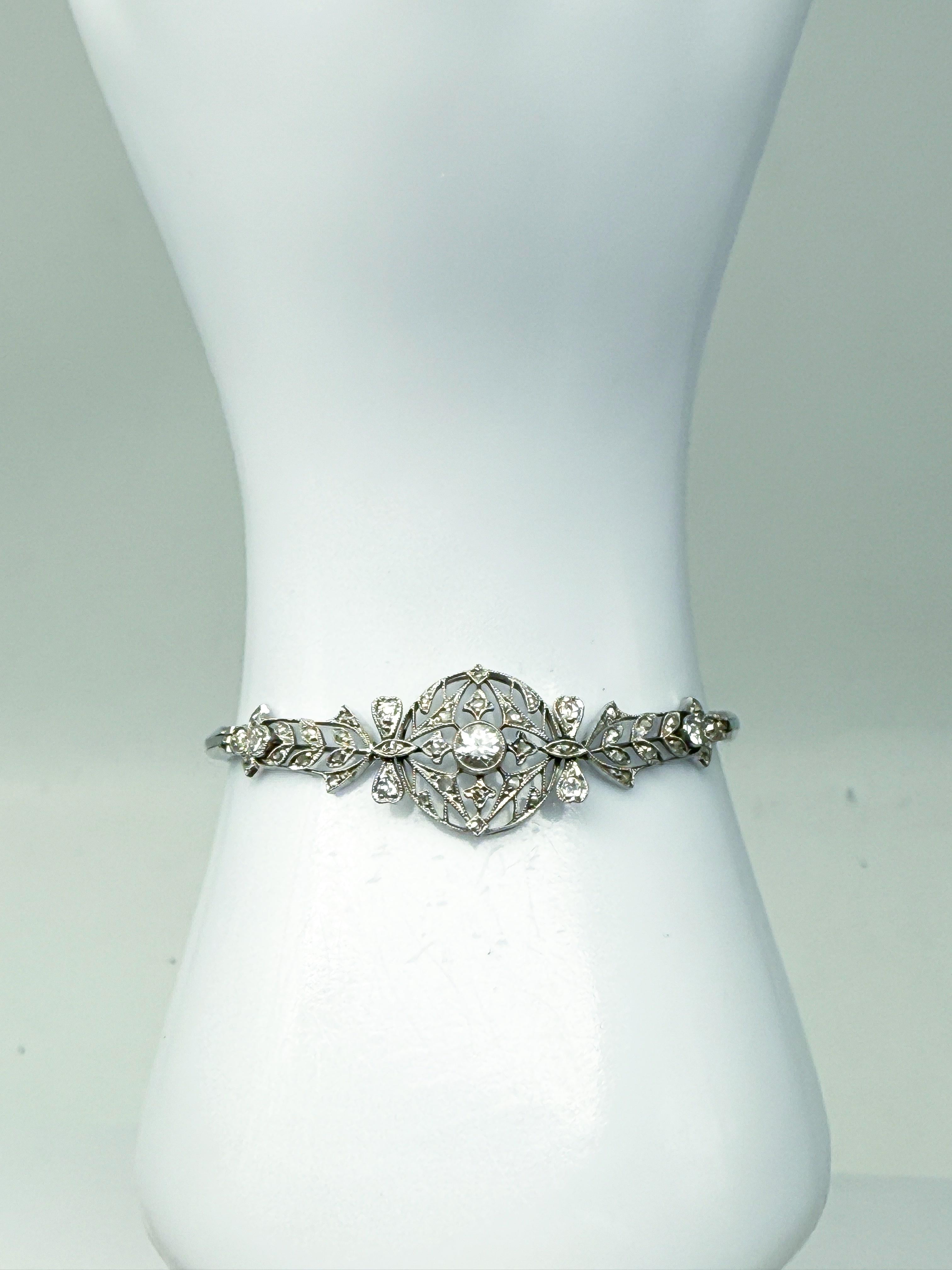 950 Platinum Bracelet with Diamonds – Art Deco Style In Good Condition For Sale In Berlin, DE