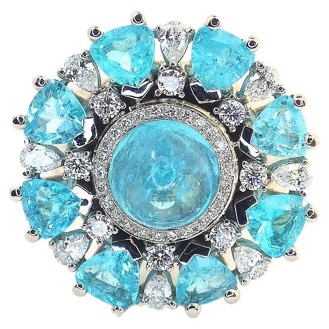 Ring in Platinum with 1 green Paraiba Tourmaline Cabouchon and 8 Paraibas fac. For Sale